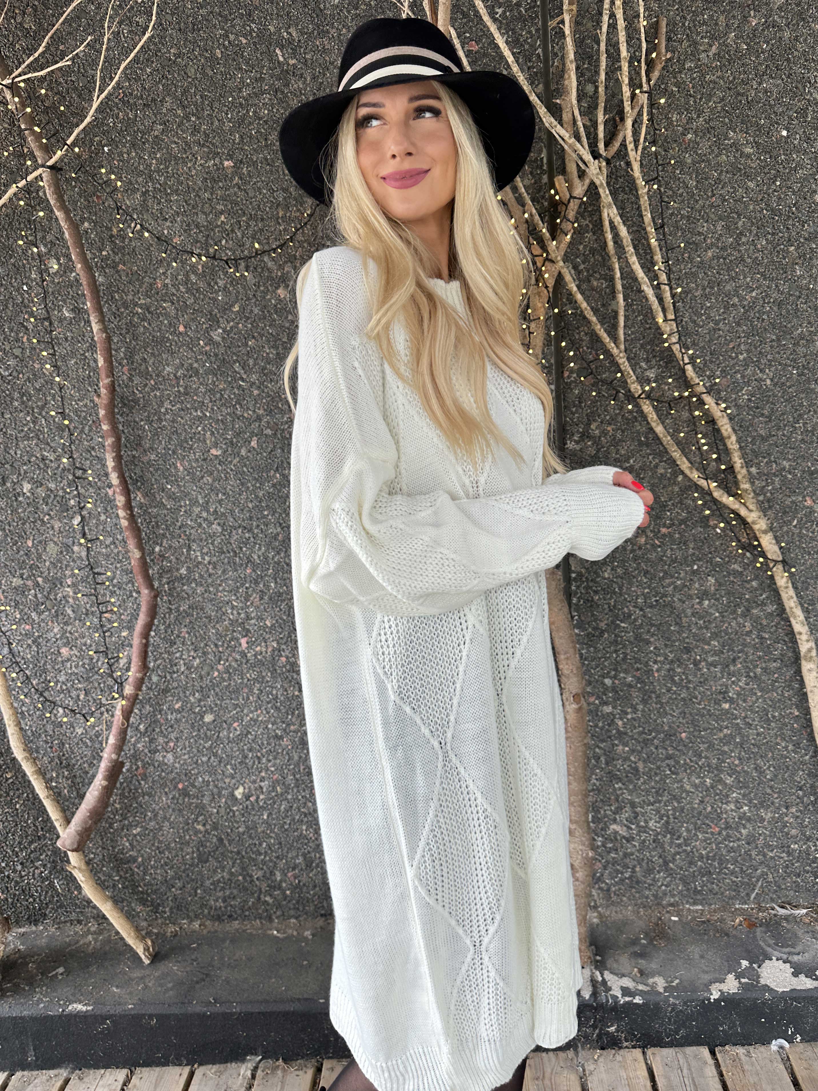 Garaldine - Strikkjole med strikket mønster og turtleneck