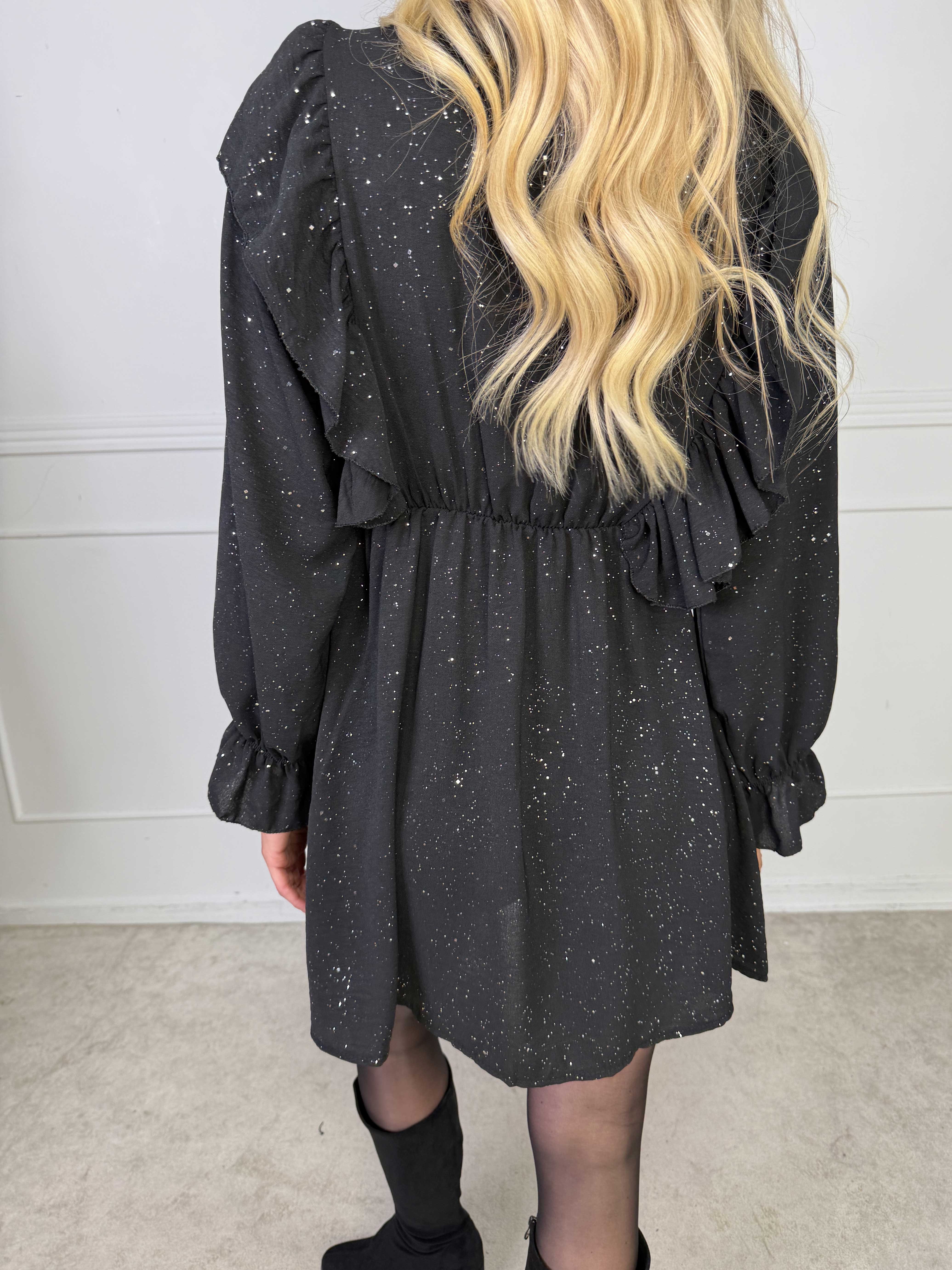 Gavy - Glittrende kjole med flæser