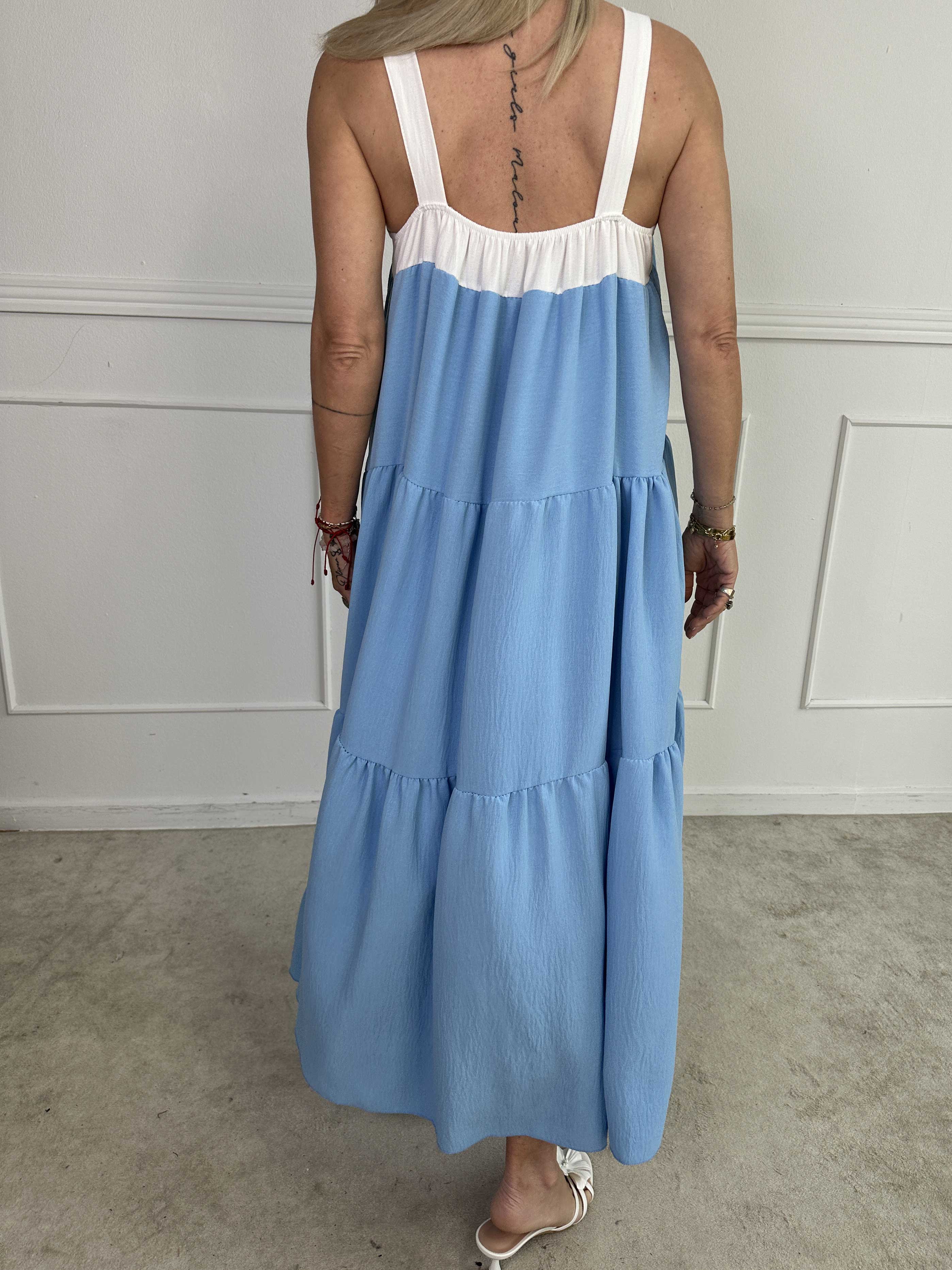 Glenna - Lang lag på lag kjole i viskose med hvide stropper