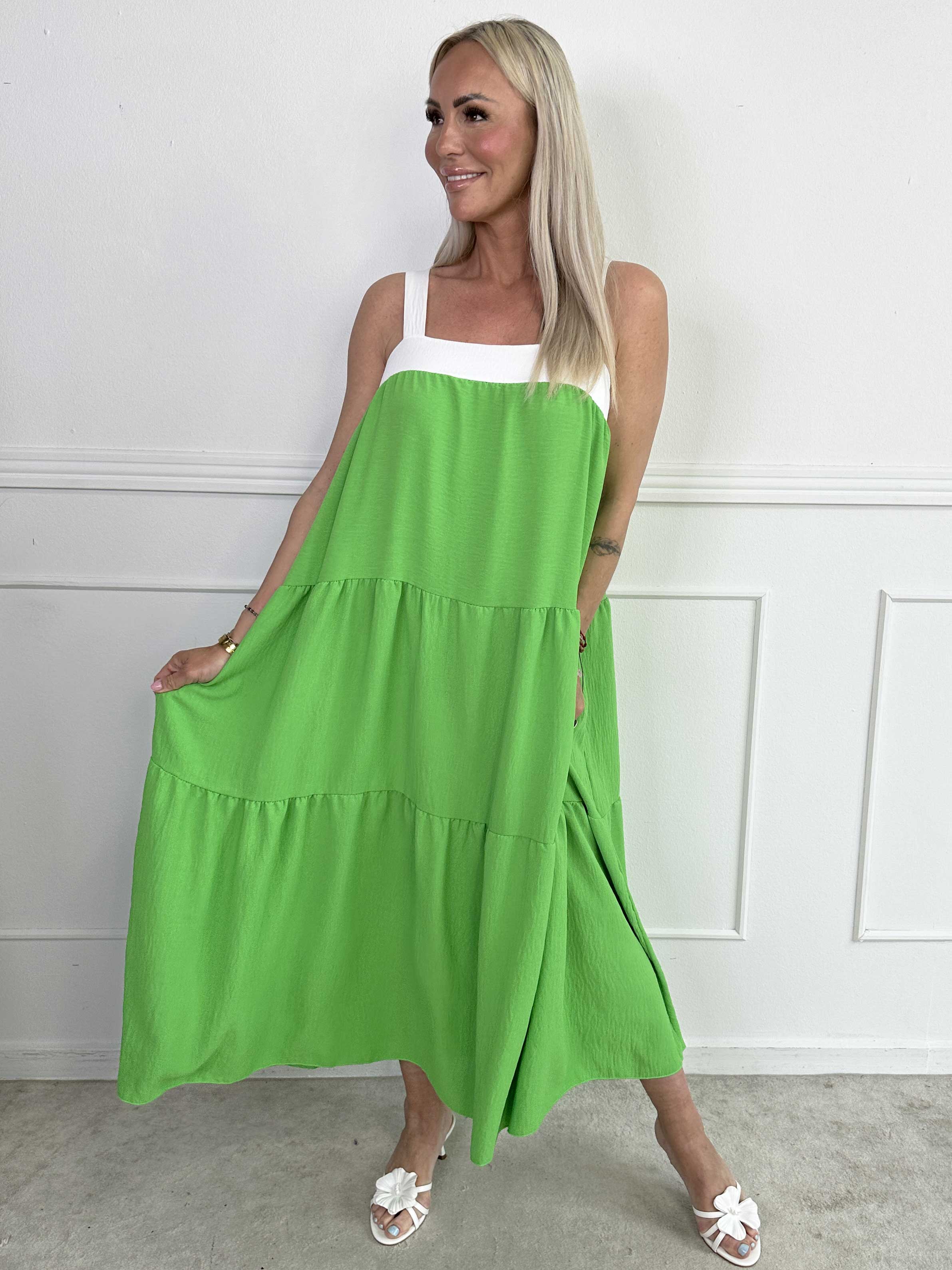 Glenna - Lang lag på lag kjole i viskose med hvide stropper