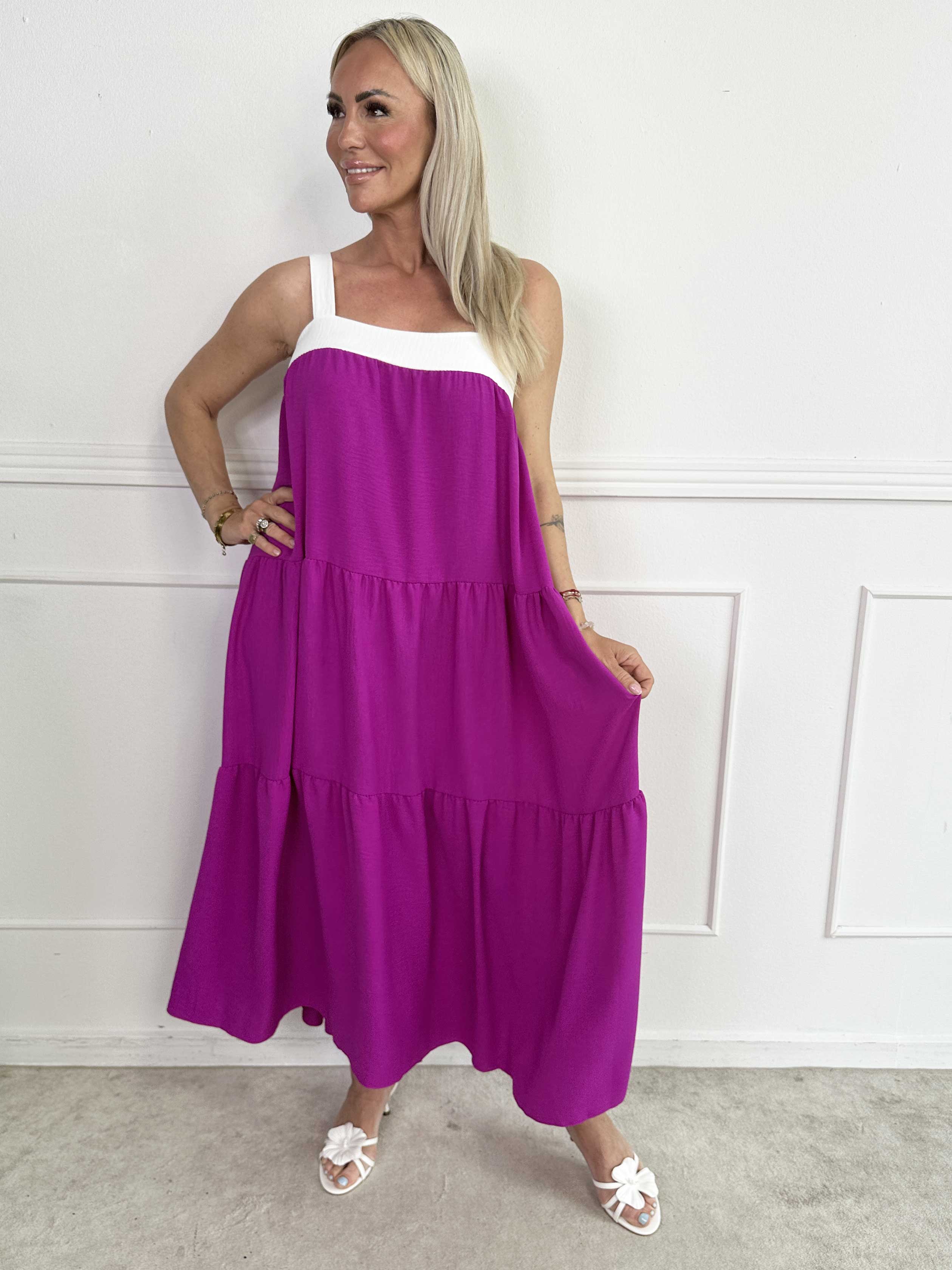 Glenna - Lang lag på lag kjole i viskose med hvide stropper