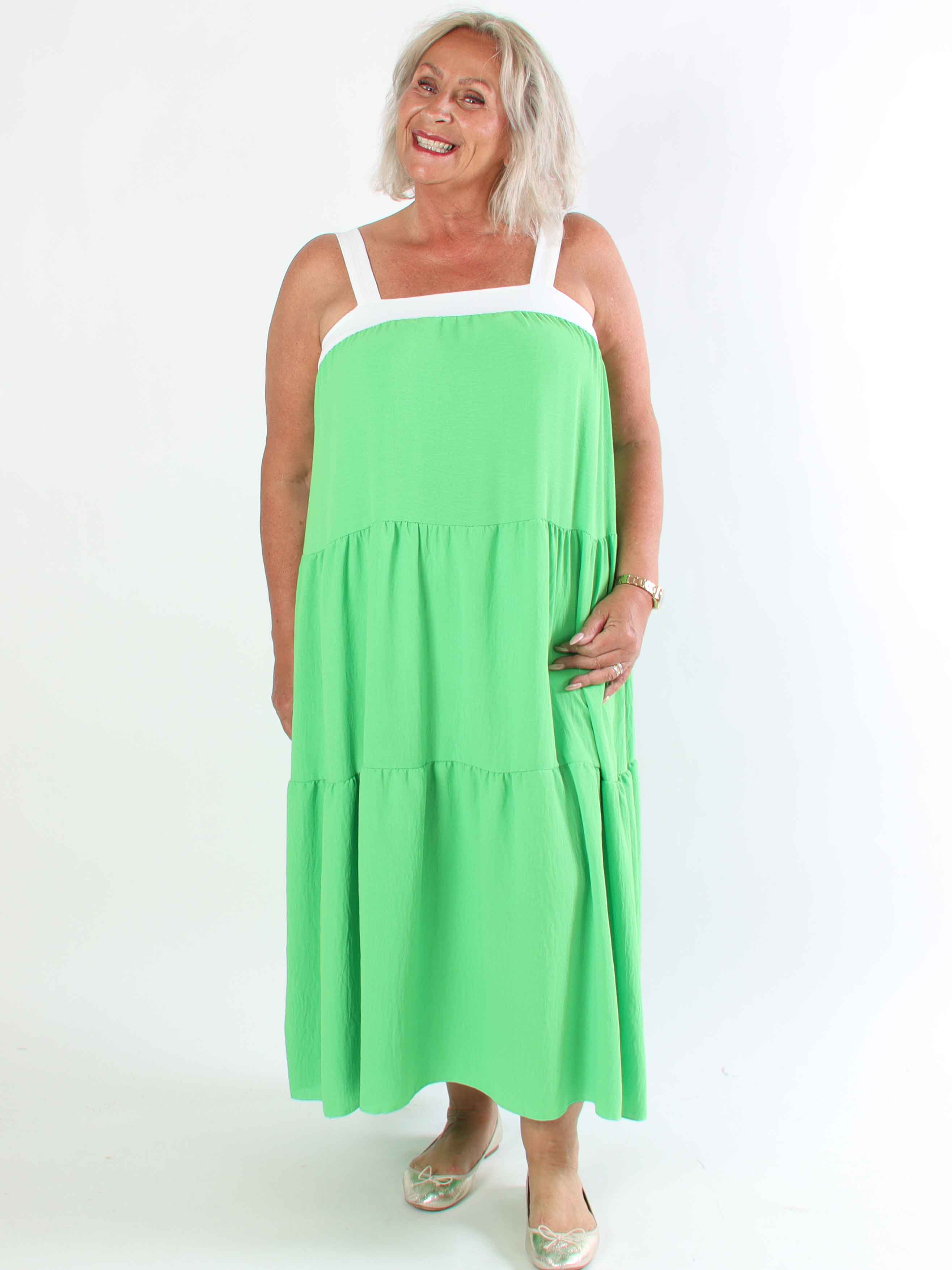 Glenna - Lang plus size kjole i viskose med hvide stropper