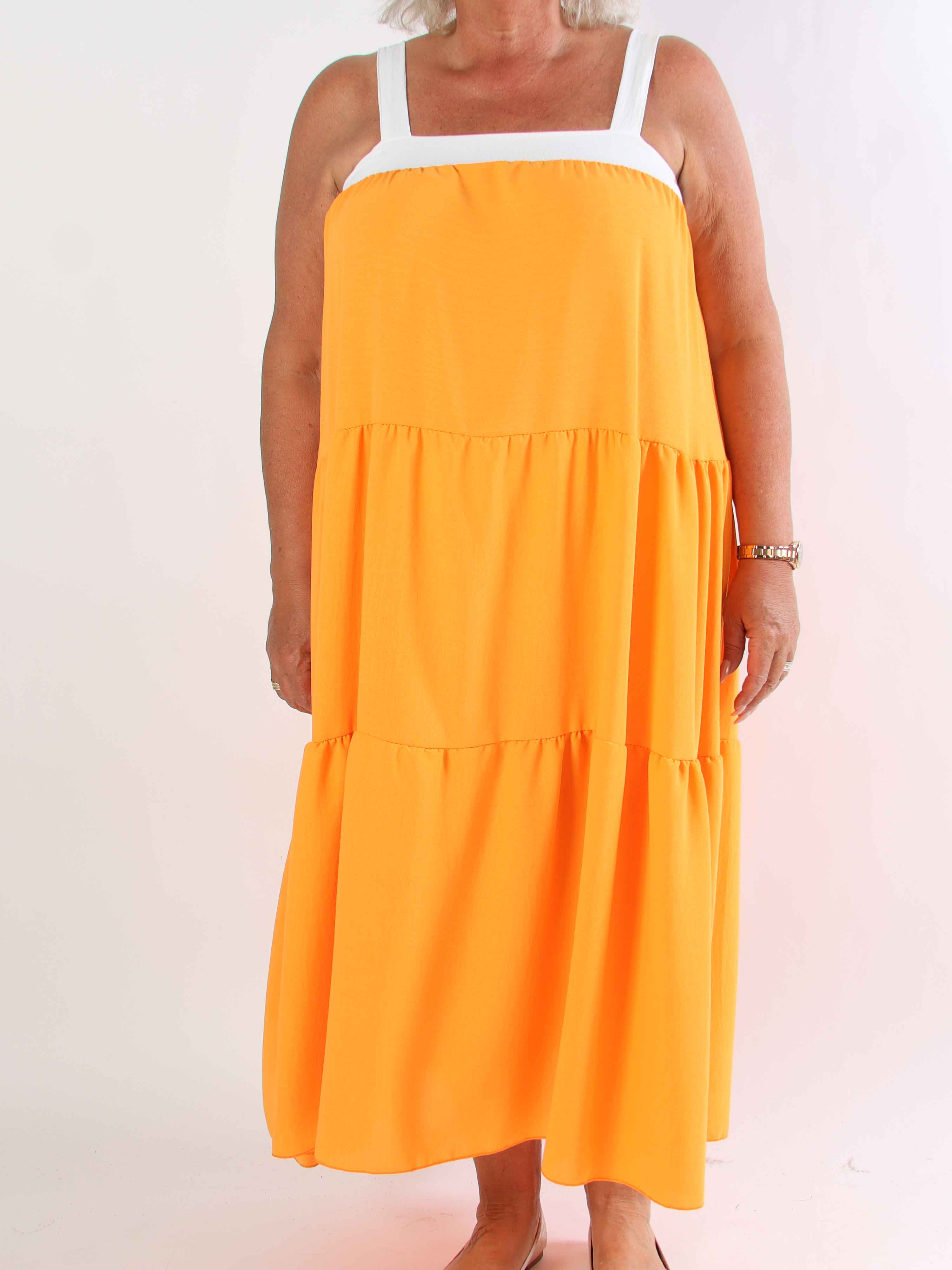 Glenna - Lang plus size kjole i viskose med hvide stropper