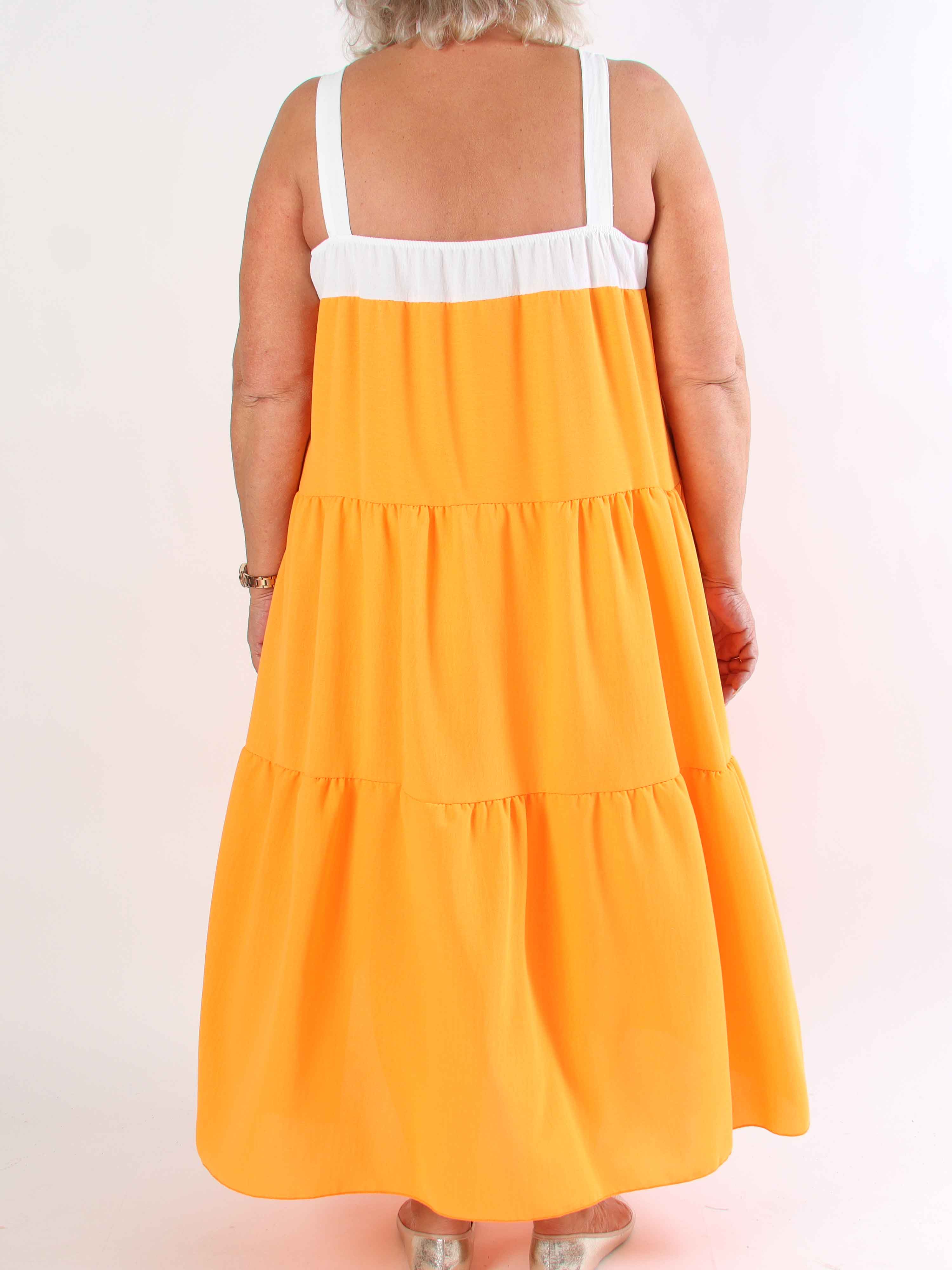 Glenna - Lang plus size kjole i viskose med hvide stropper