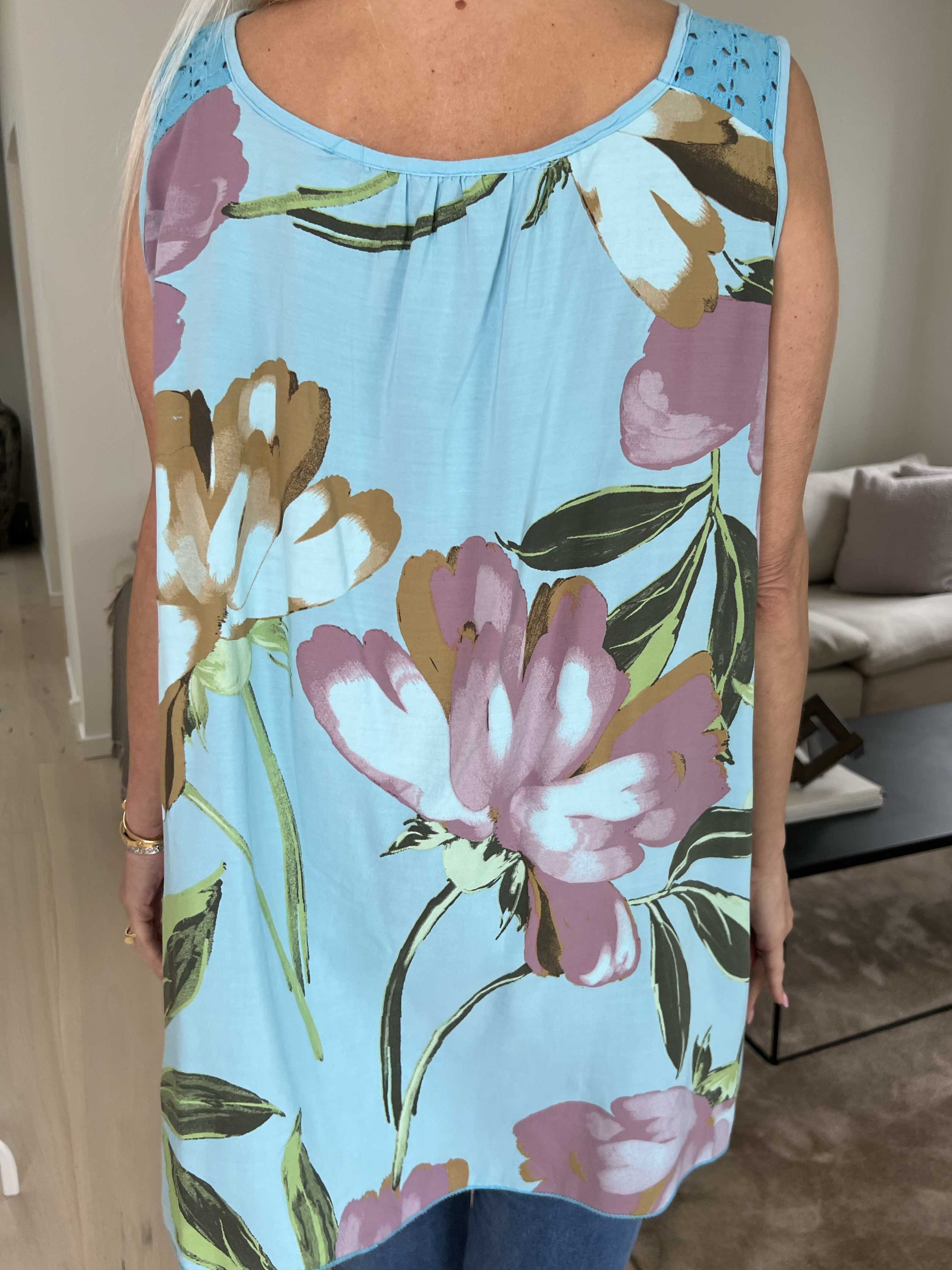 Goria - Sød blomstret top i let viskose stof