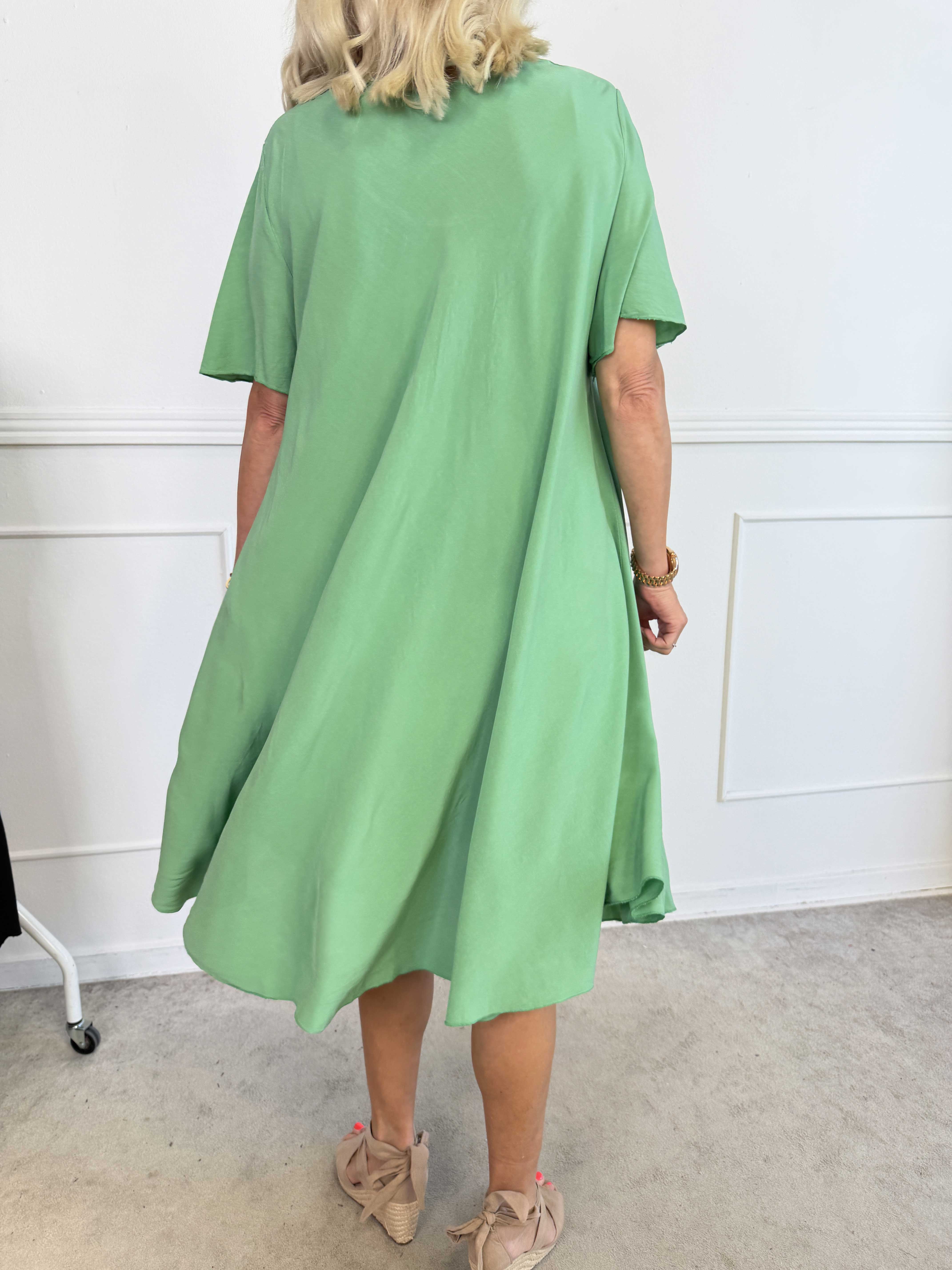 Gracia - Kort t-shirt kjole i viskose med A-facon