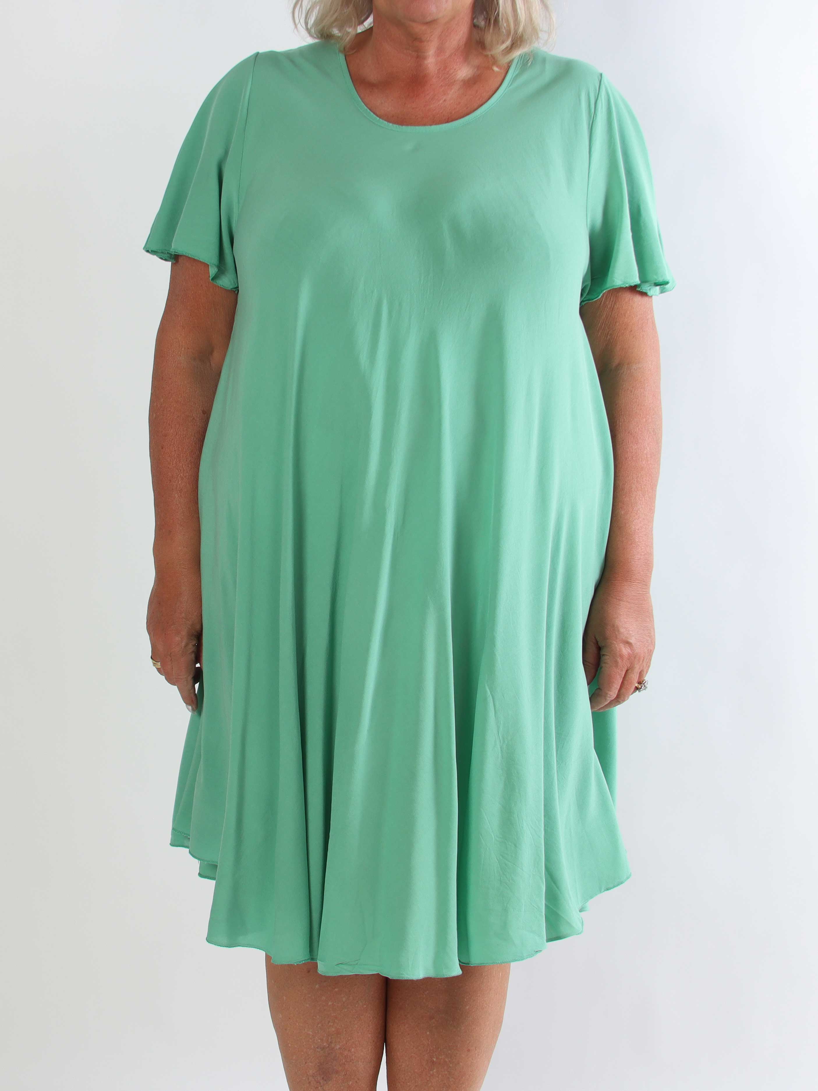 Gracia - Kort plus size t-shirt kjole i viskose med A-facon