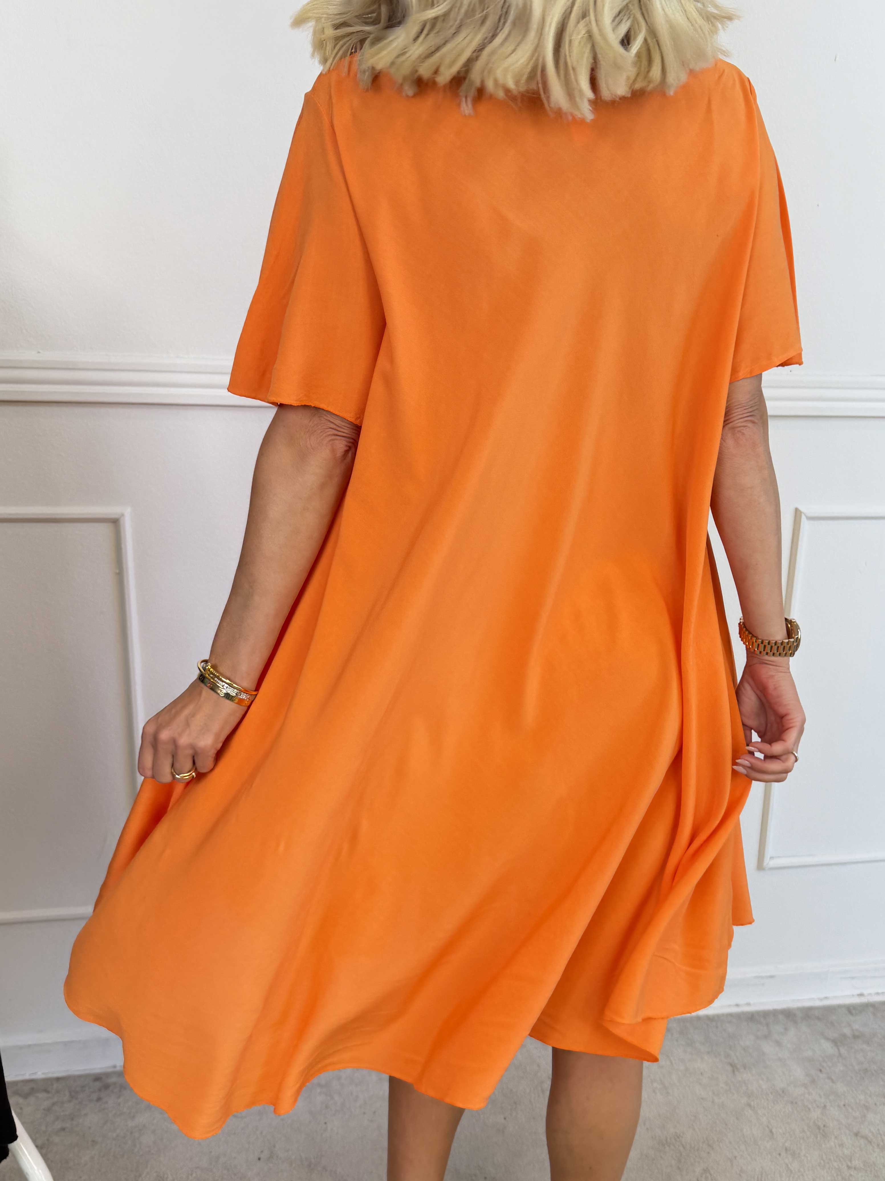 Gracia - Kort t-shirt kjole i viskose med A-facon