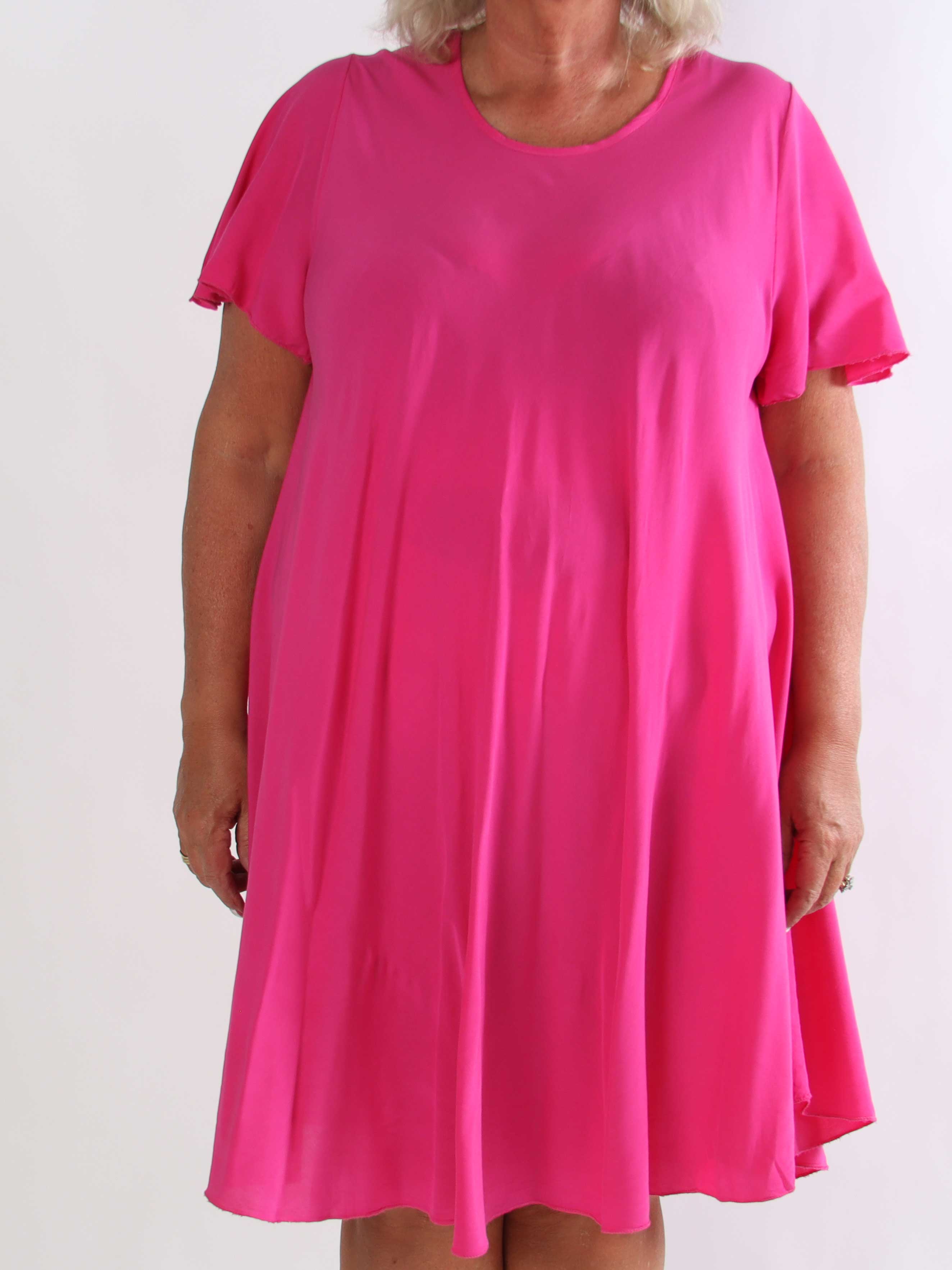 Gracia - Kort plus size t-shirt kjole i viskose med A-facon