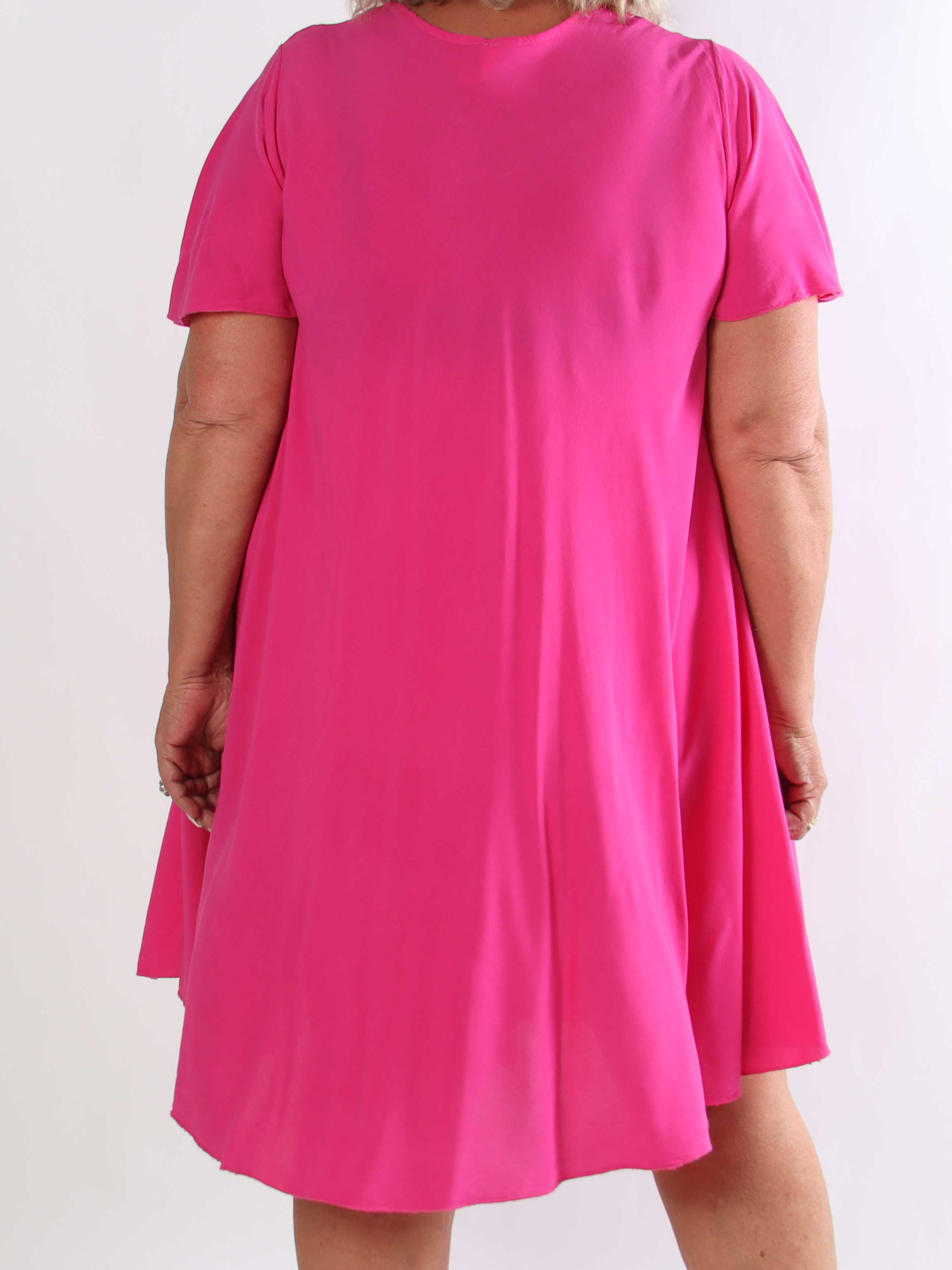Gracia - Kort plus size t-shirt kjole i viskose med A-facon