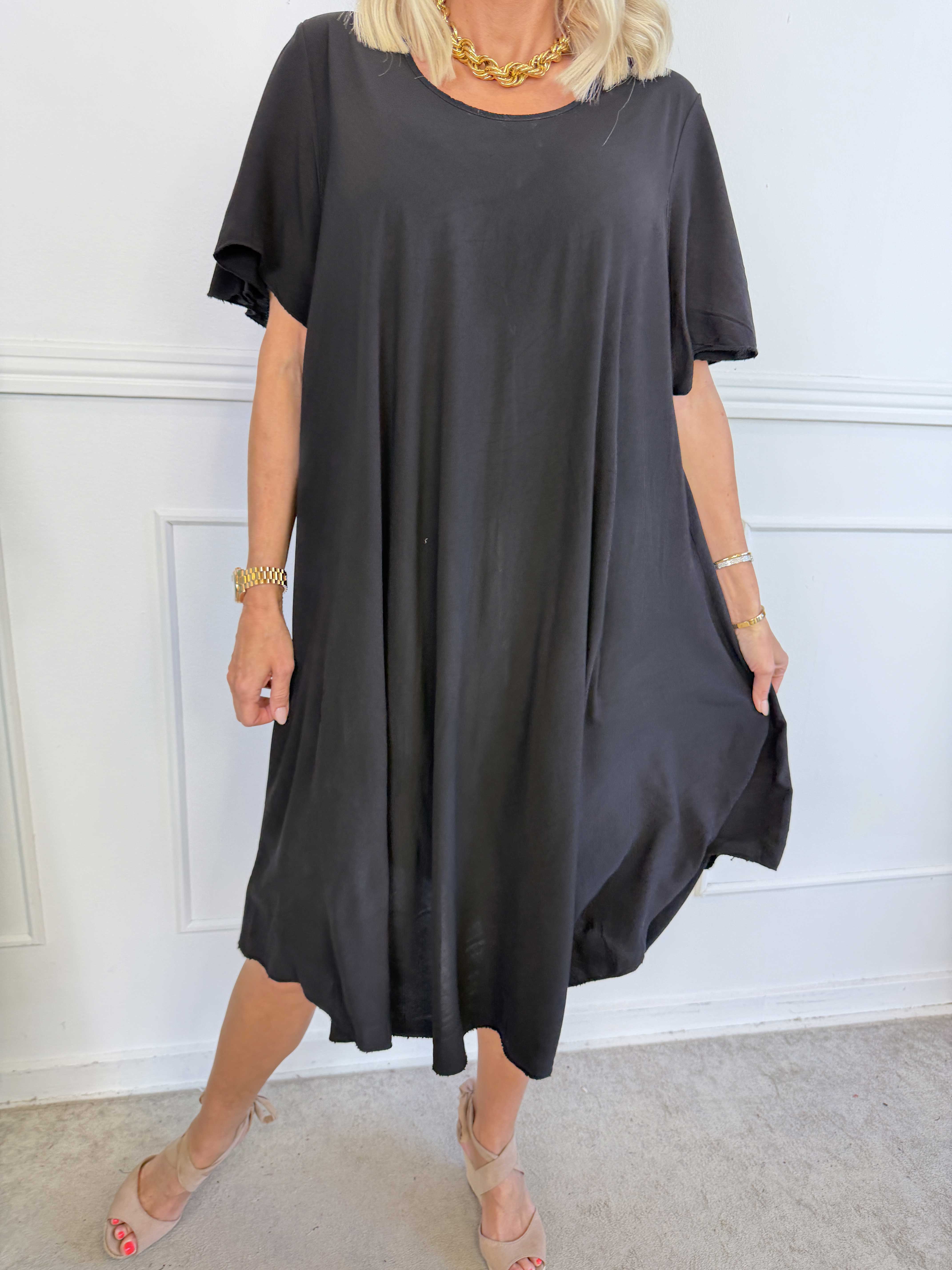 Gracia - Kort t-shirt kjole i viskose med A-facon