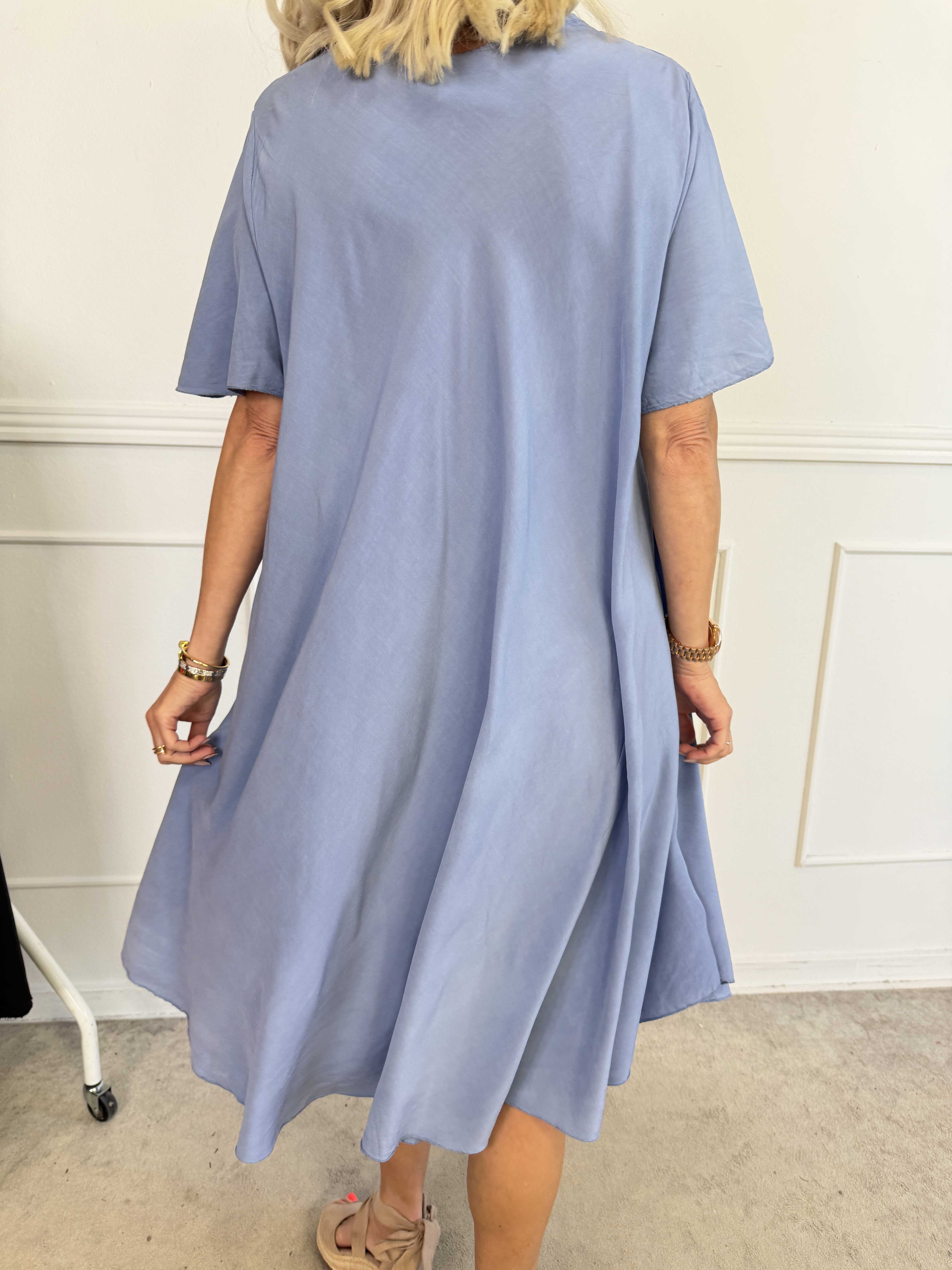 Gracia - Kort t-shirt kjole i viskose med A-facon