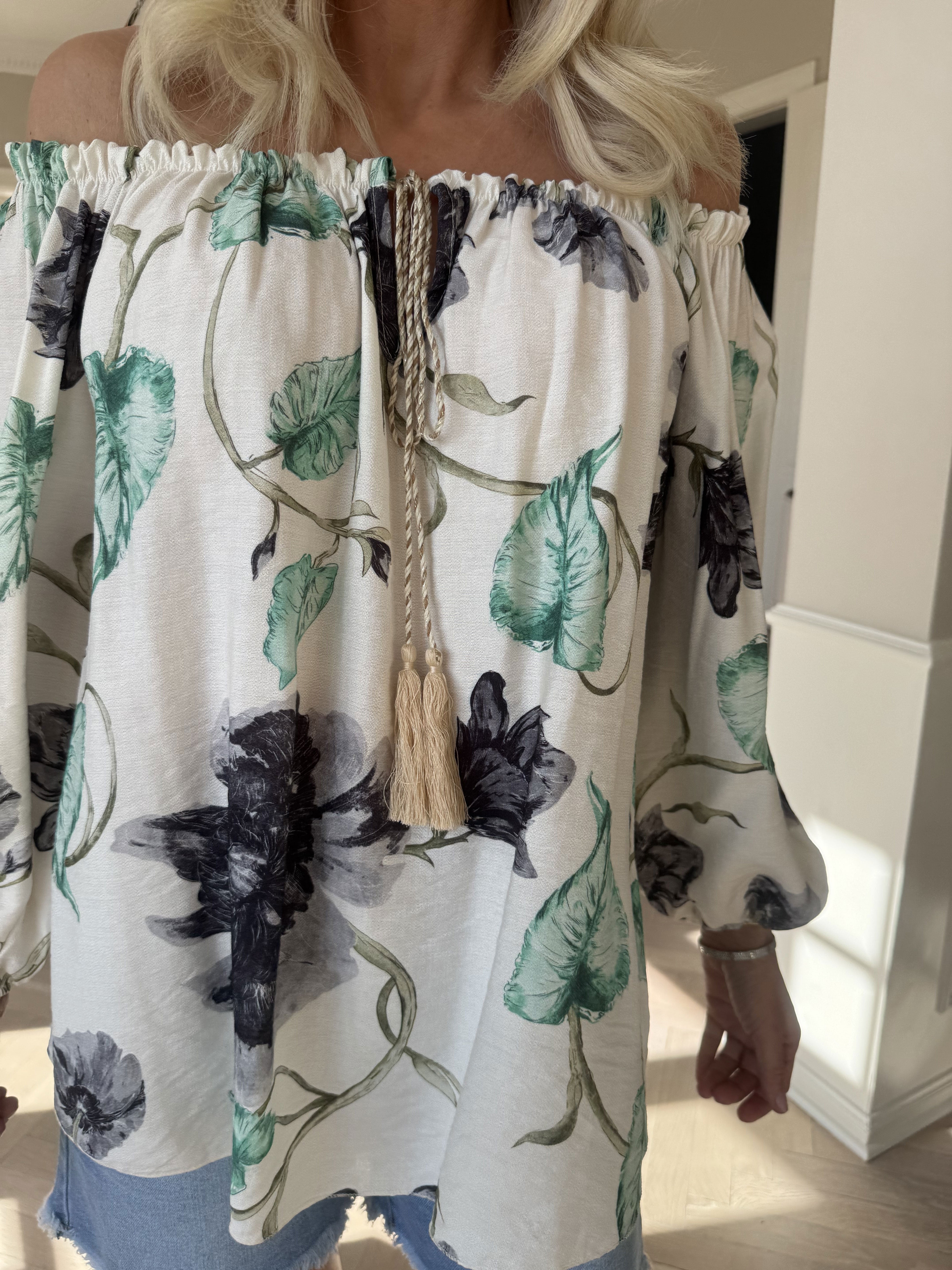 Gwen - Tunika i viskose med elastik i udskæringen