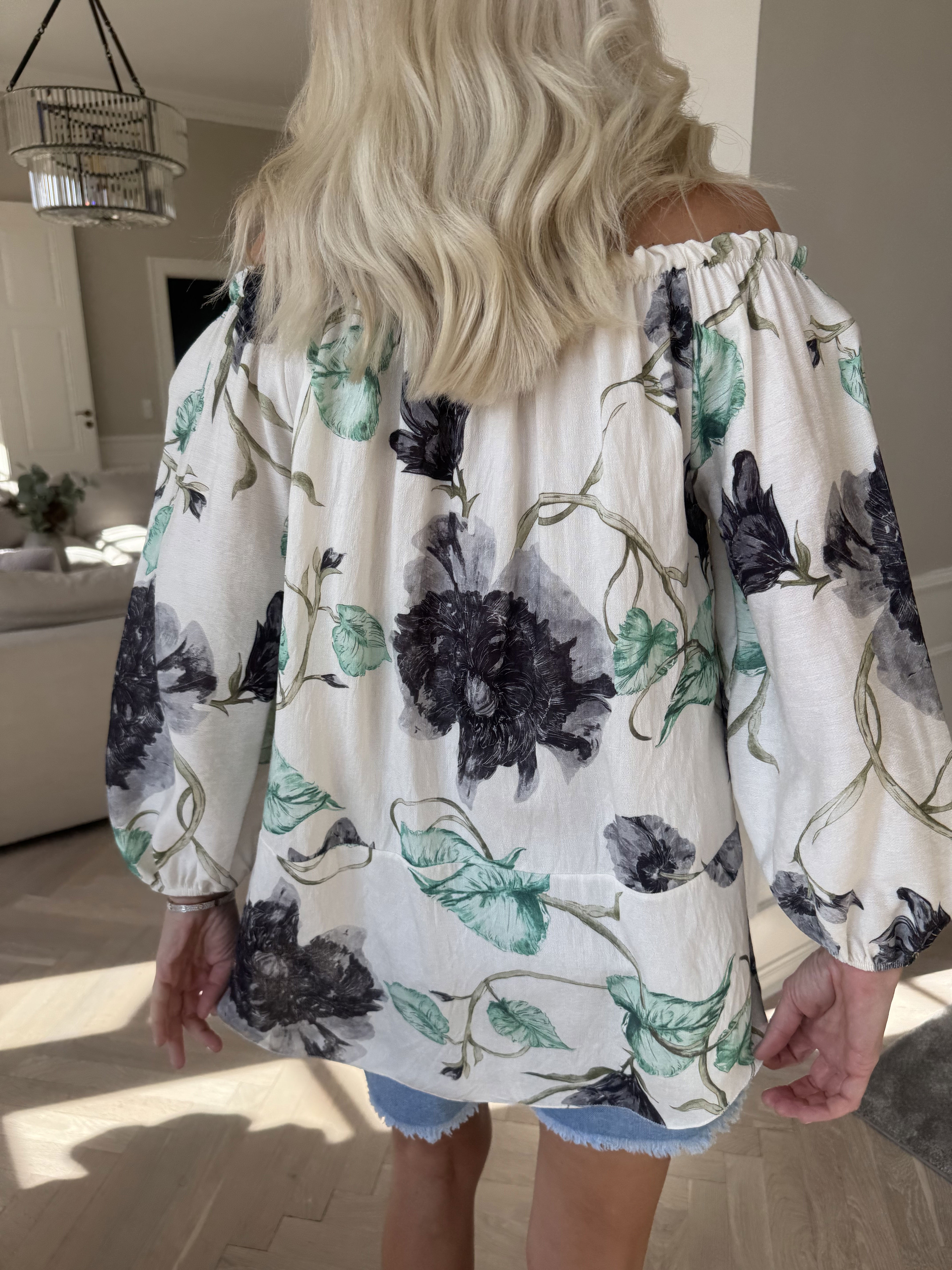 Gwen - Tunika i viskose med elastik i udskæringen