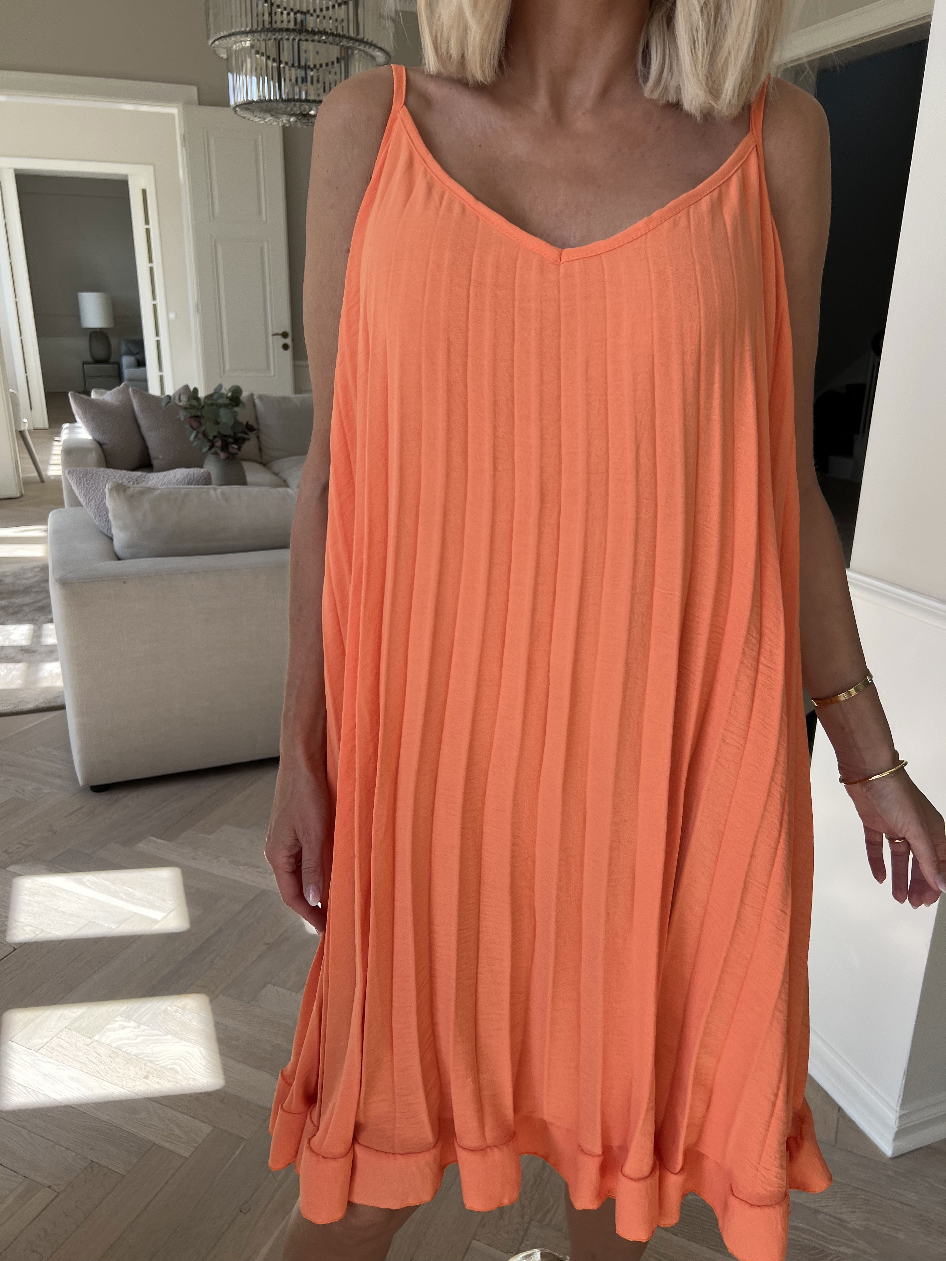 Harper - Plisseret viskose stropkjole i a-facon