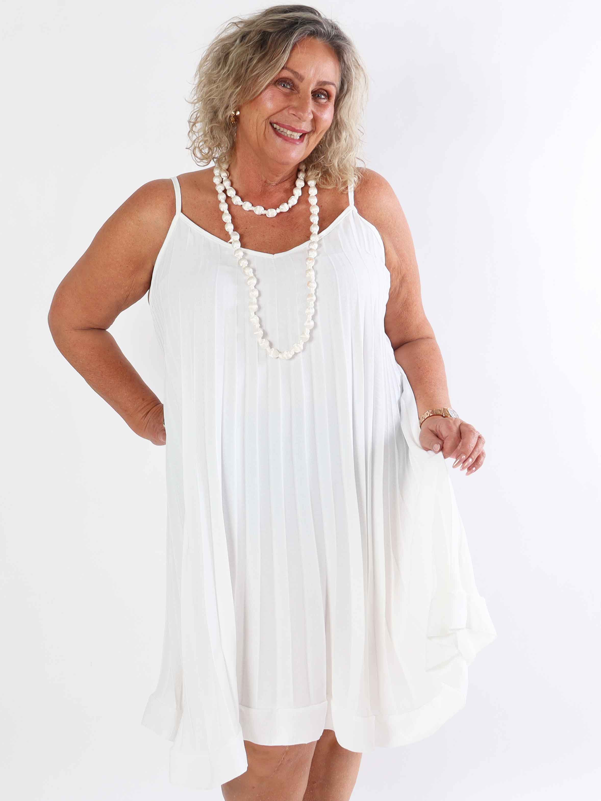 Harper - Plisseret viskose plus size stropkjole i a-facon