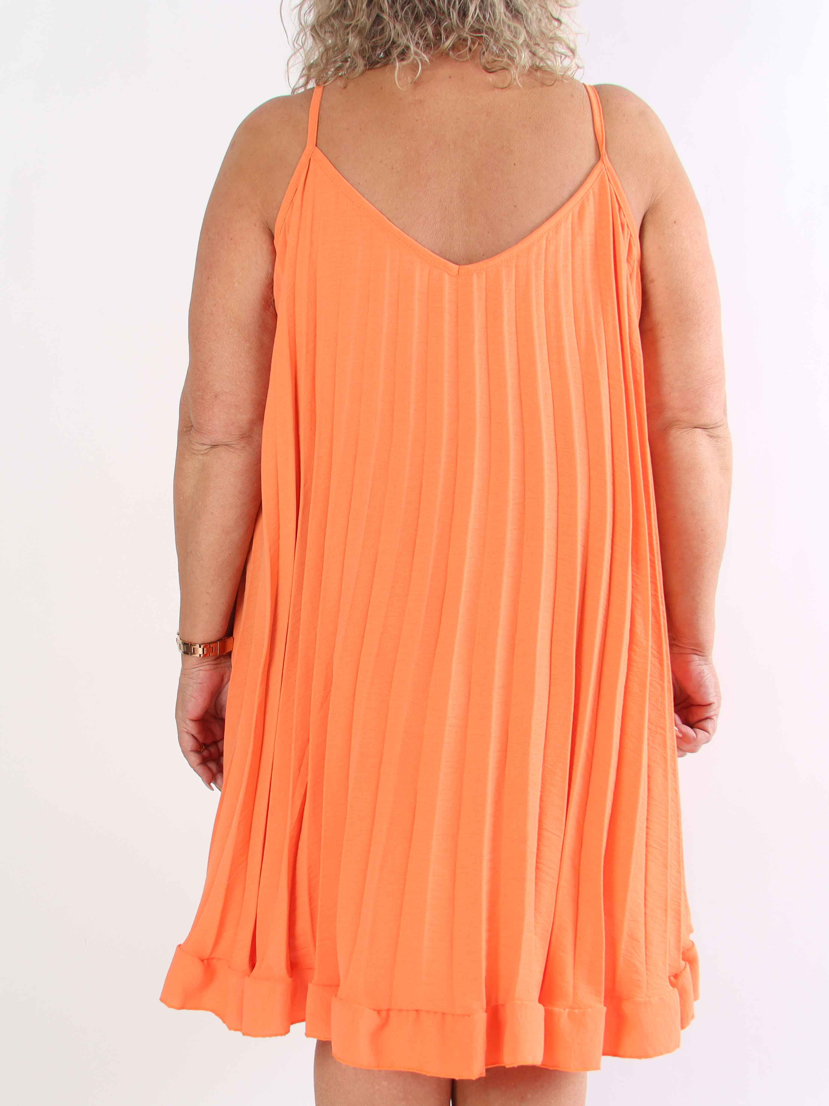 Harper - Plisseret viskose plus size stropkjole i a-facon