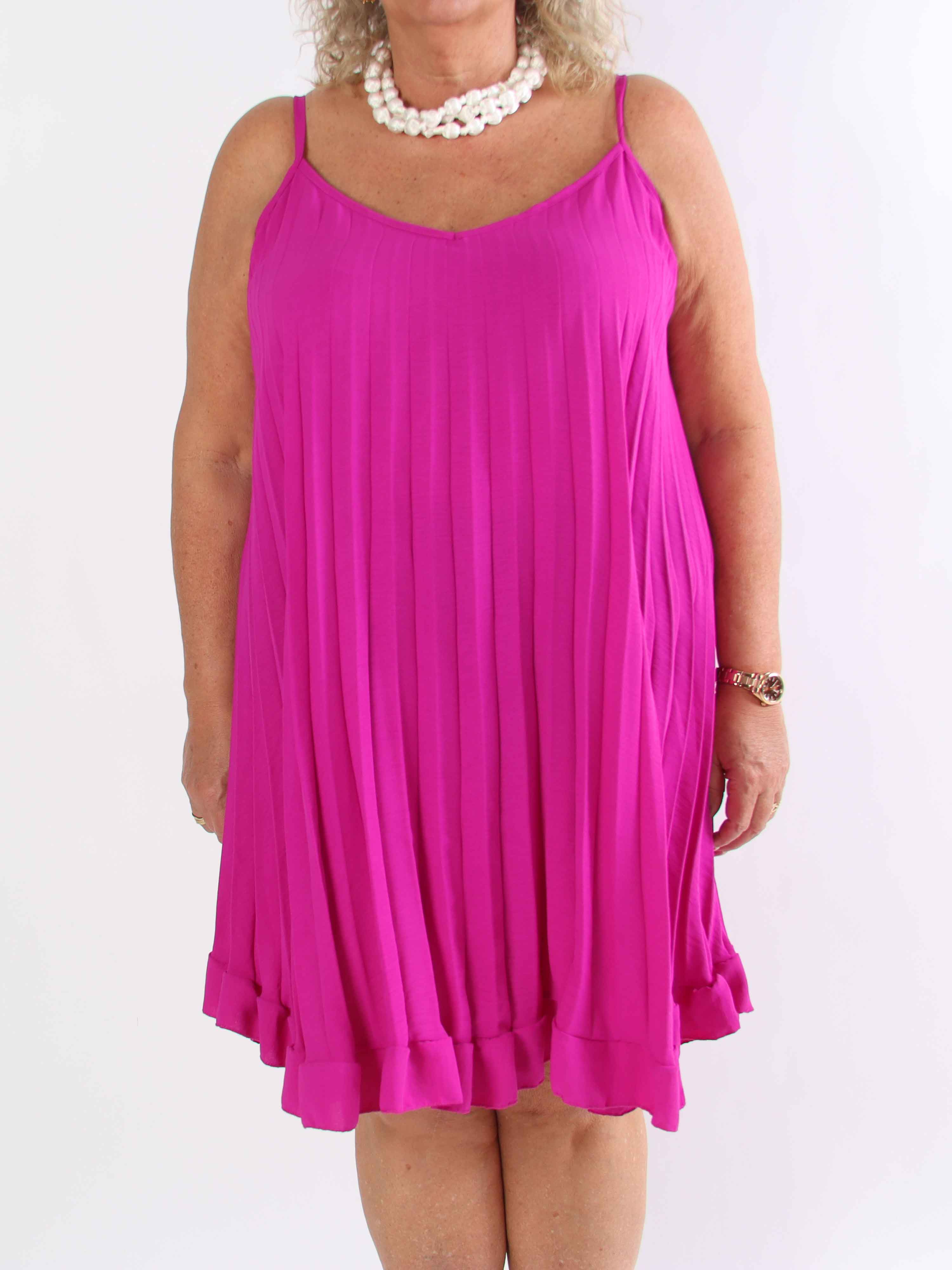 Harper - Plisseret viskose plus size stropkjole i a-facon