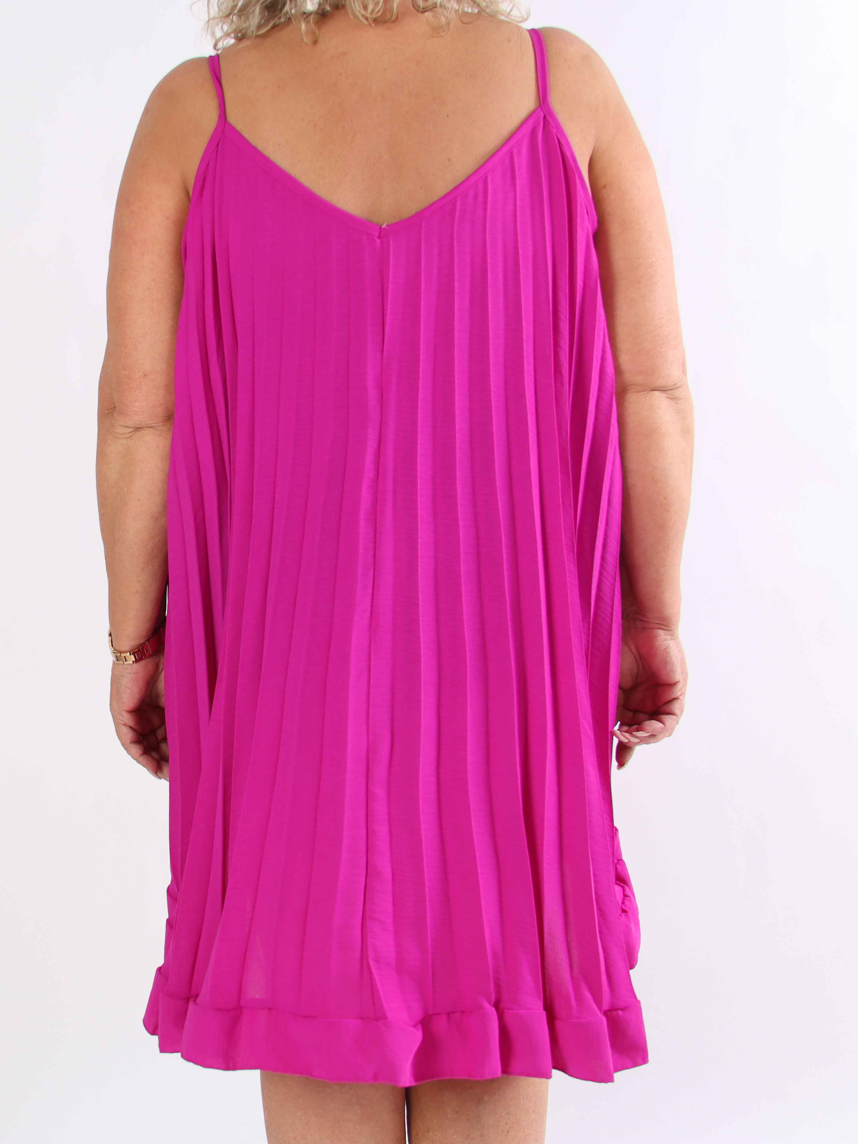 Harper - Plisseret viskose plus size stropkjole i a-facon