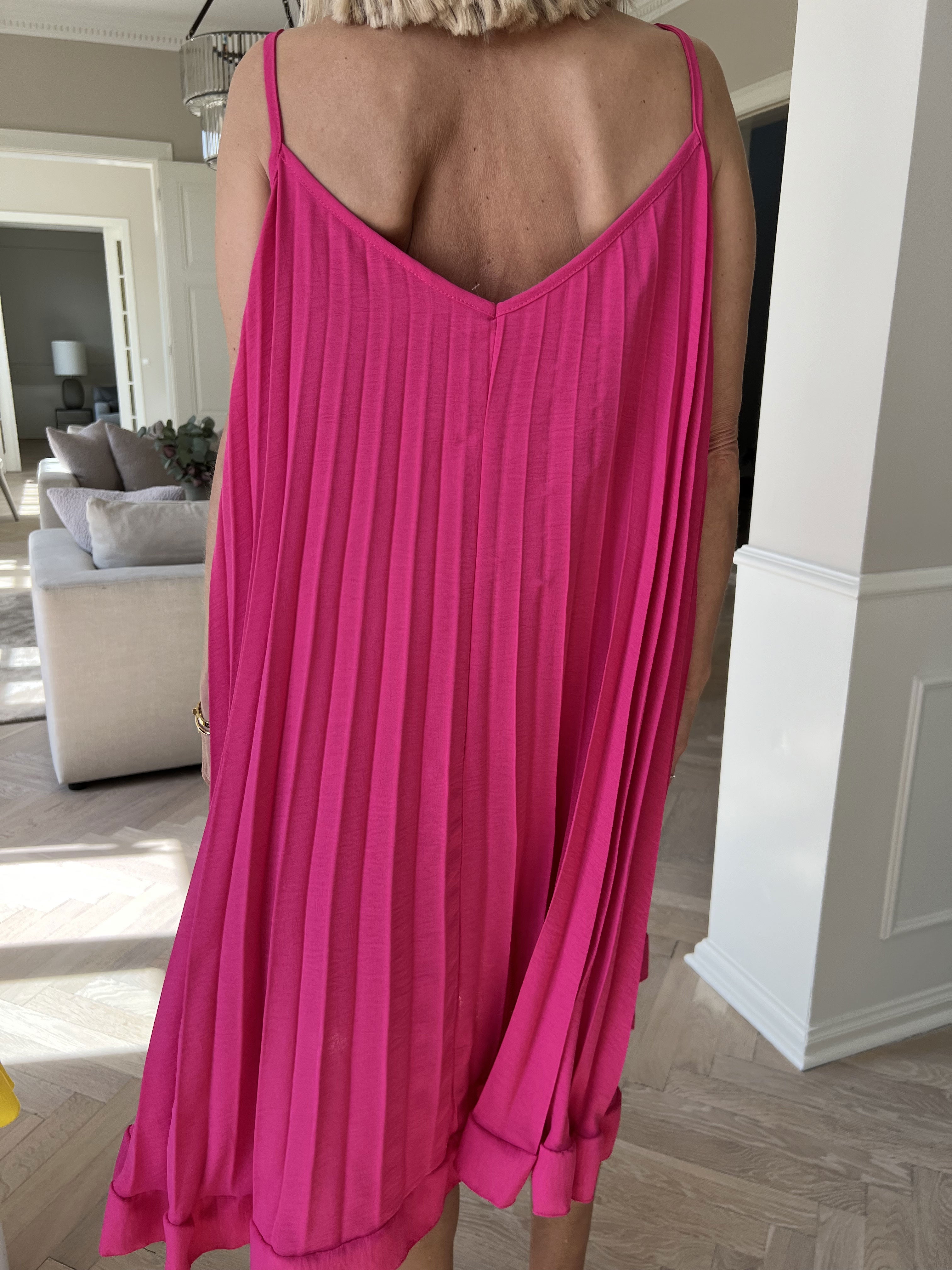 Harper - Plisseret viskose stropkjole i a-facon