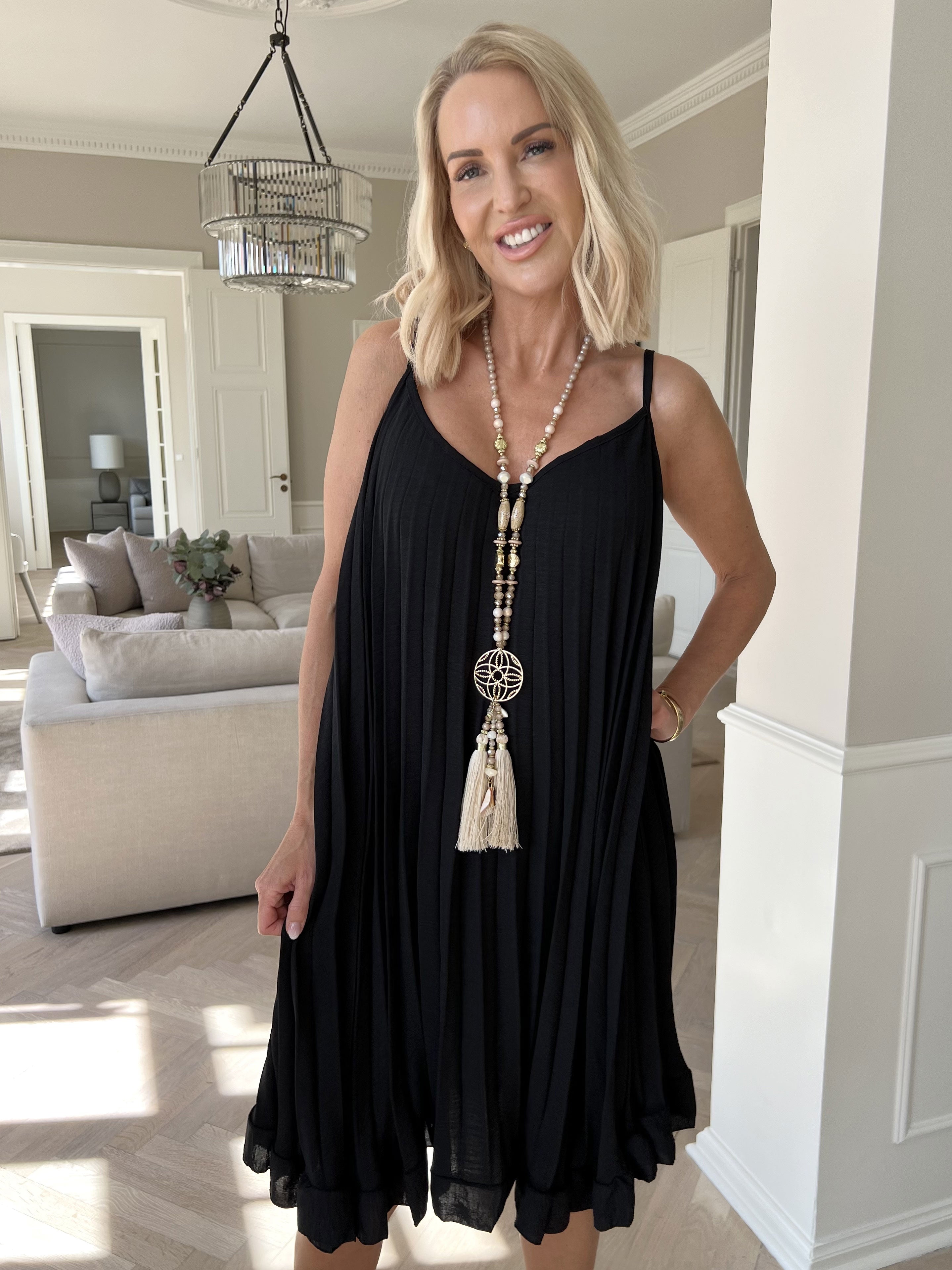 Harper - Plisseret viskose stropkjole i a-facon