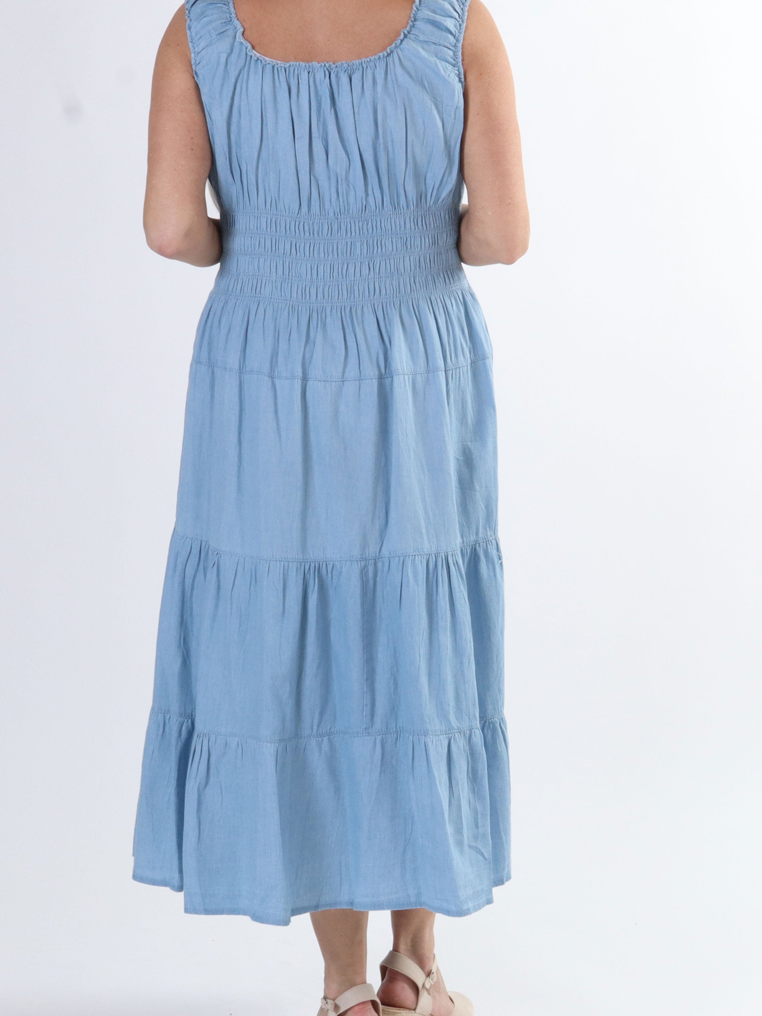 Harper Denim - Sød plus size kjole i bomuld med lag på lag look