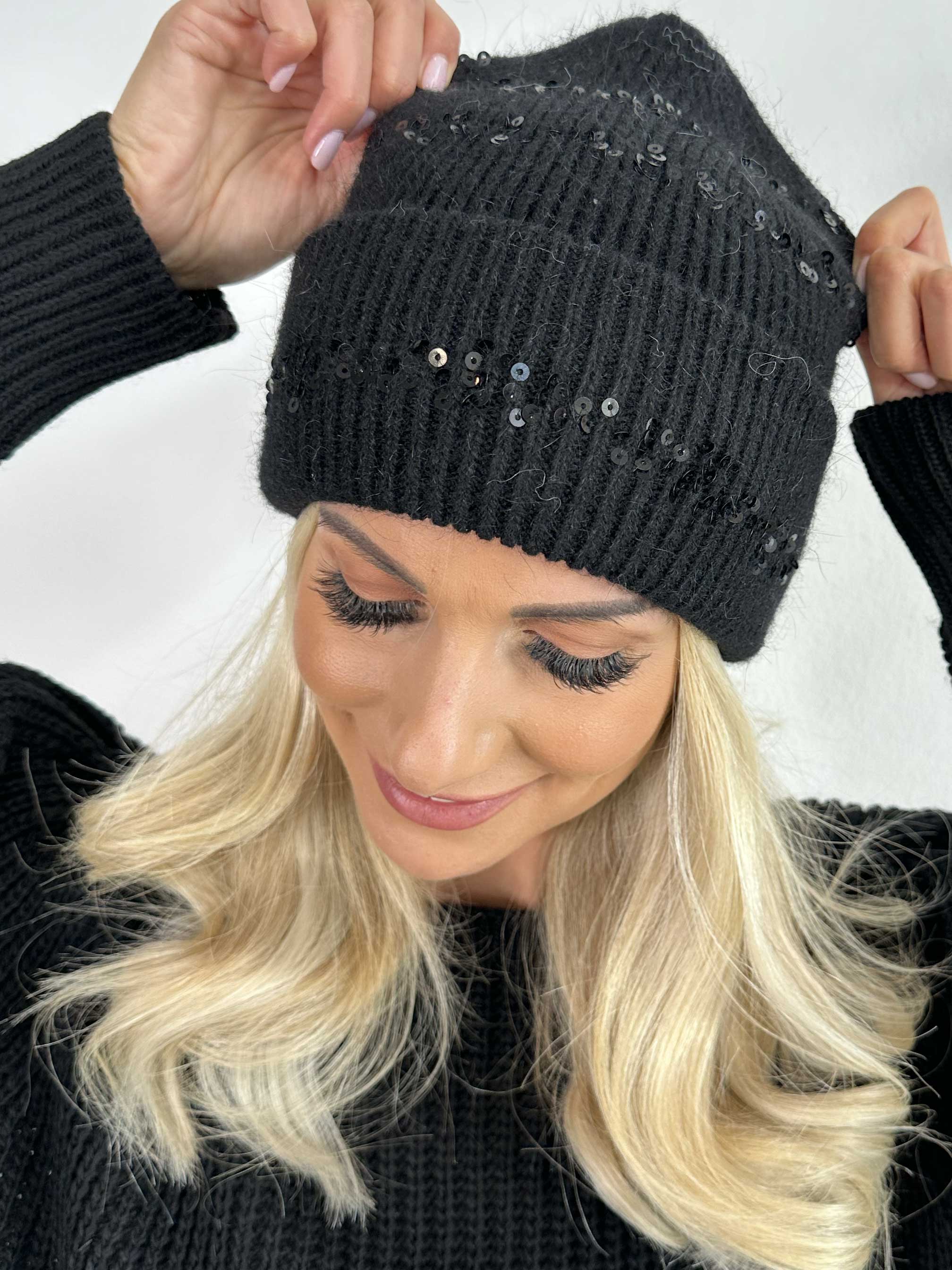 Hazel - Strikhue med pailletter