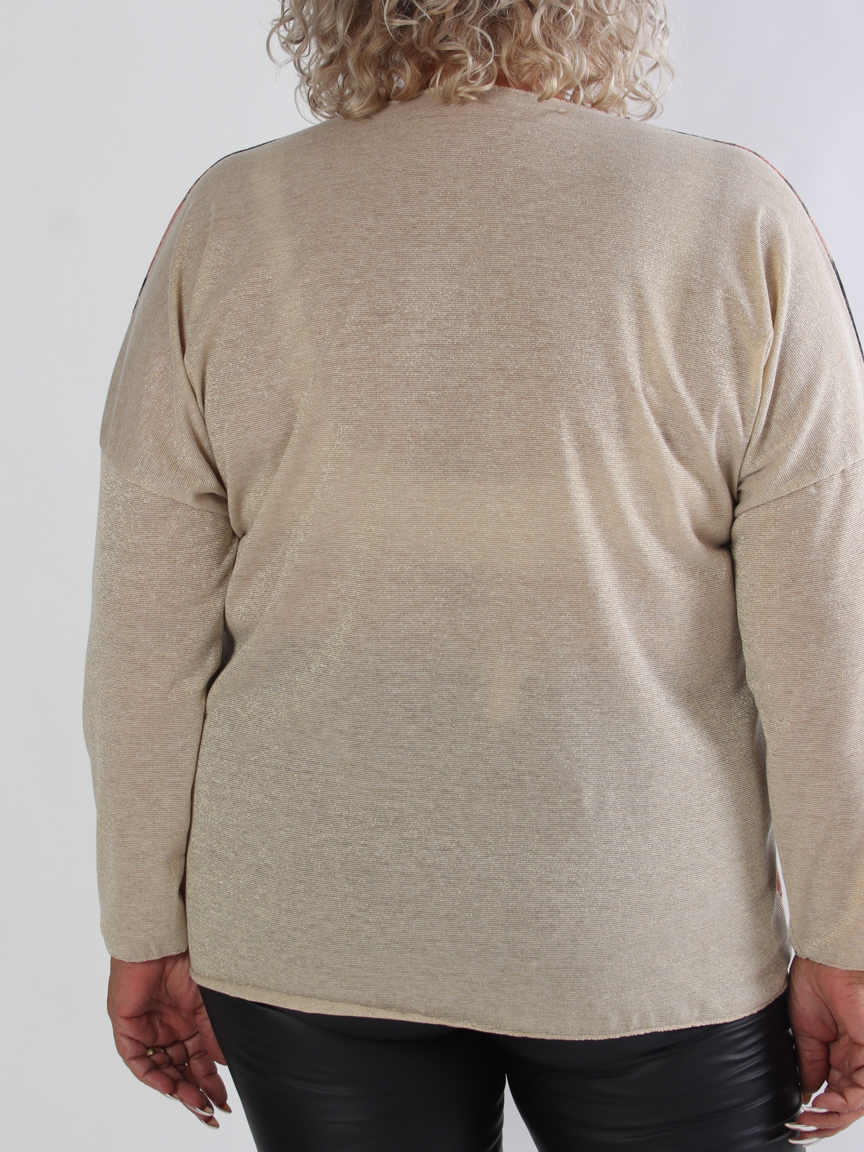 Hecate - Plus size bluse med søde motiver og glimmertråde