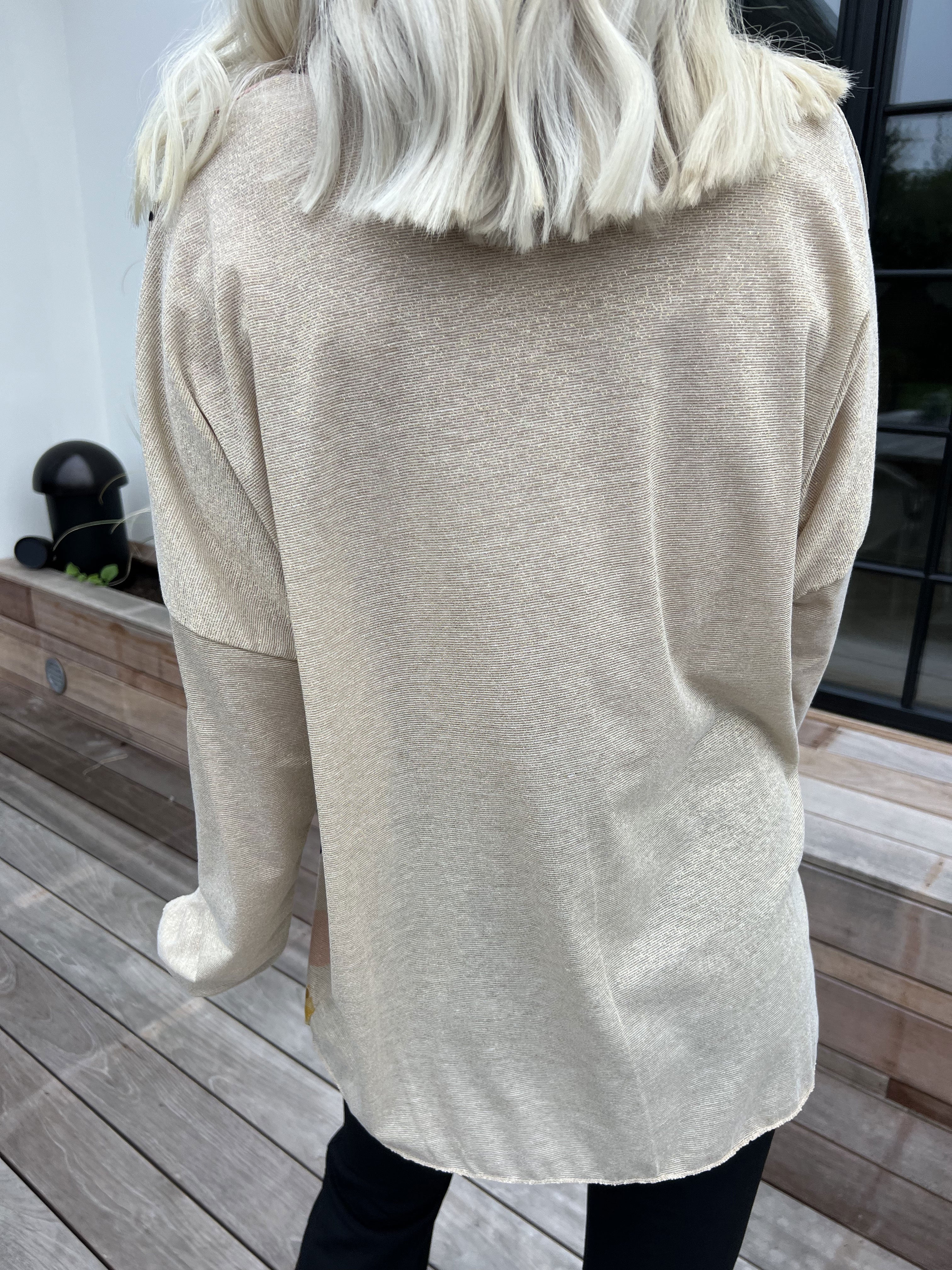 Hecate - Bluse med søde motiver og glimmertråde