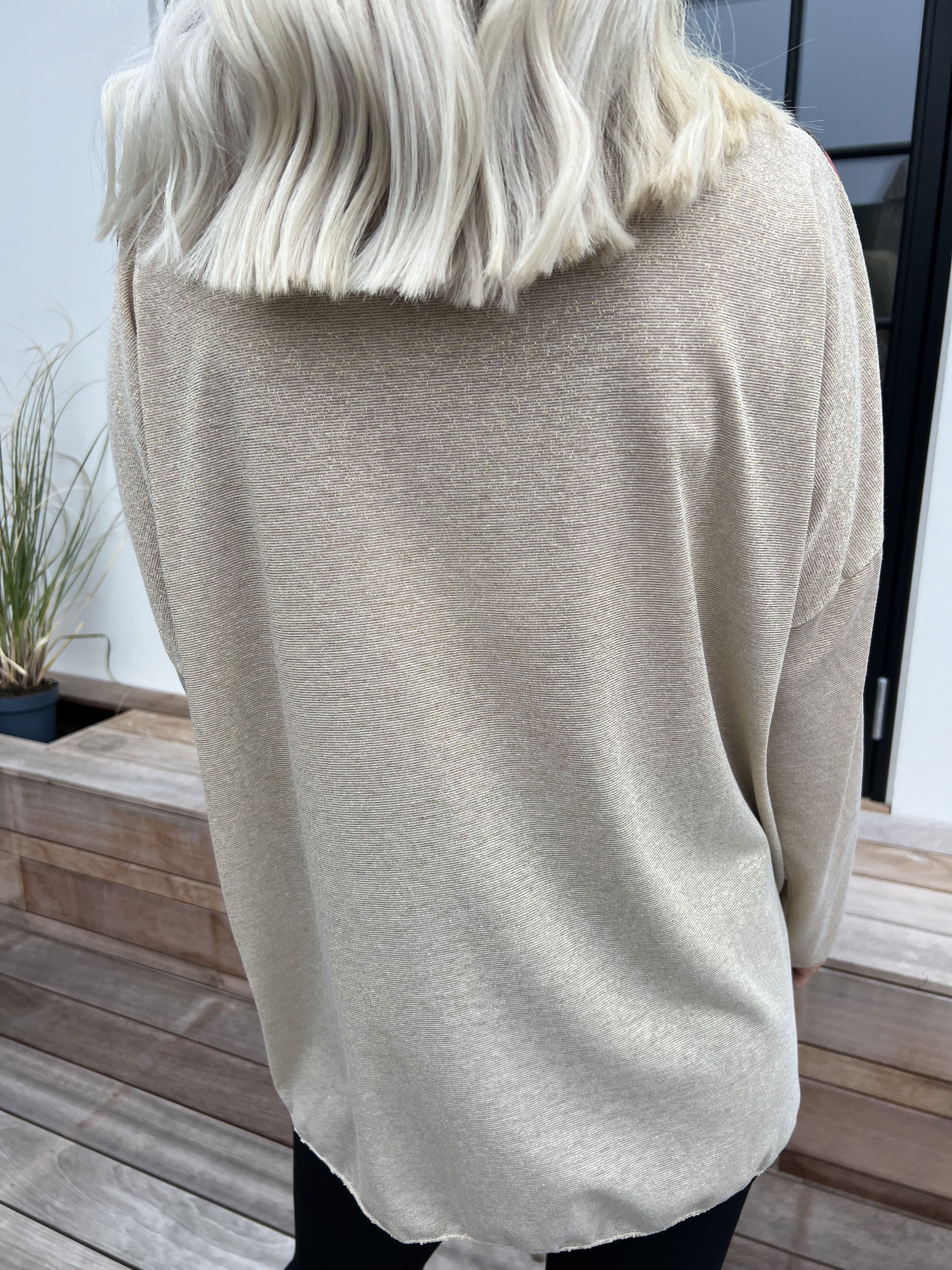 Hecate - Bluse med søde motiver og glimmertråde