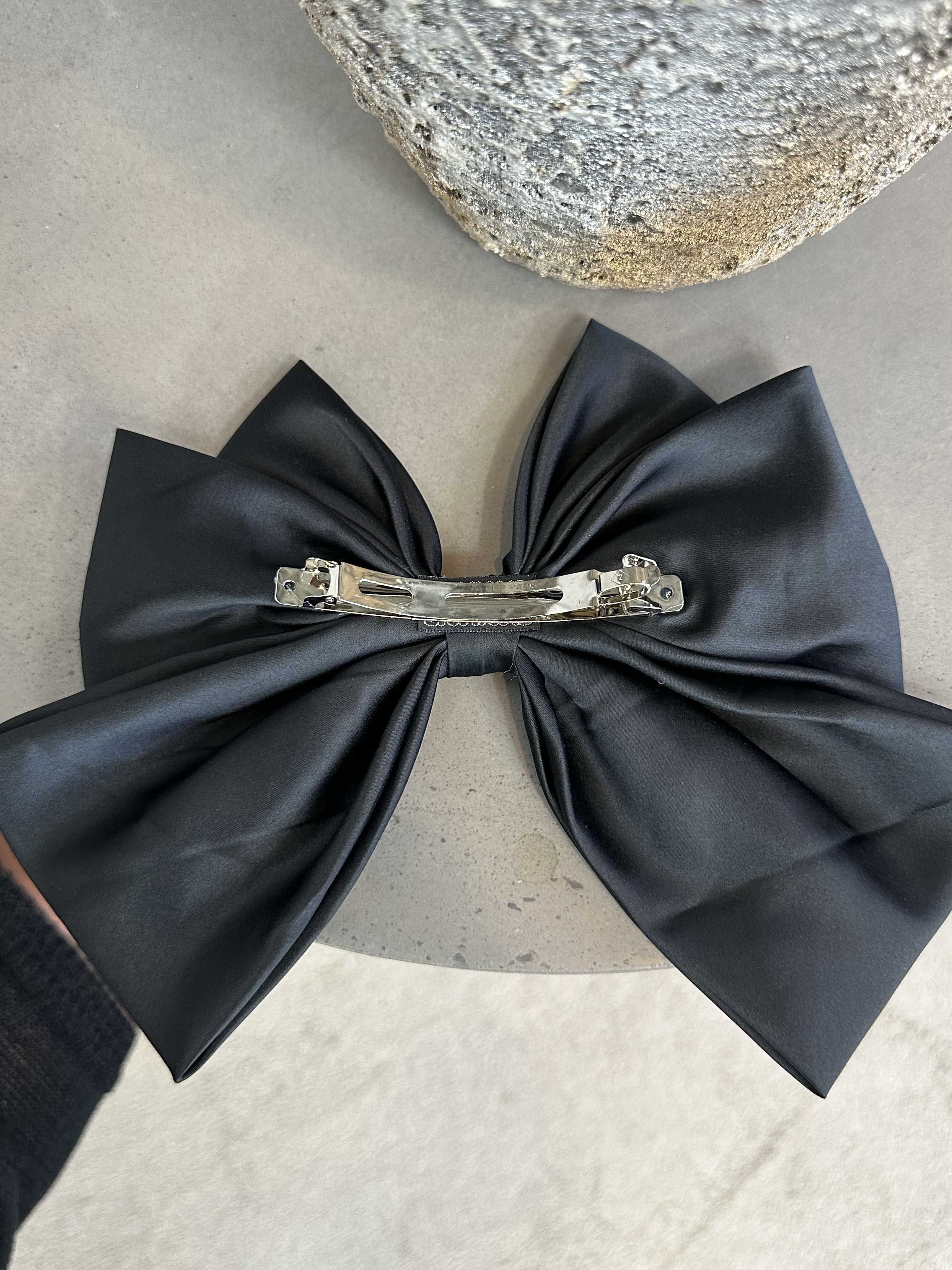 Helena - Spænde med stor sløjfe i silkelook