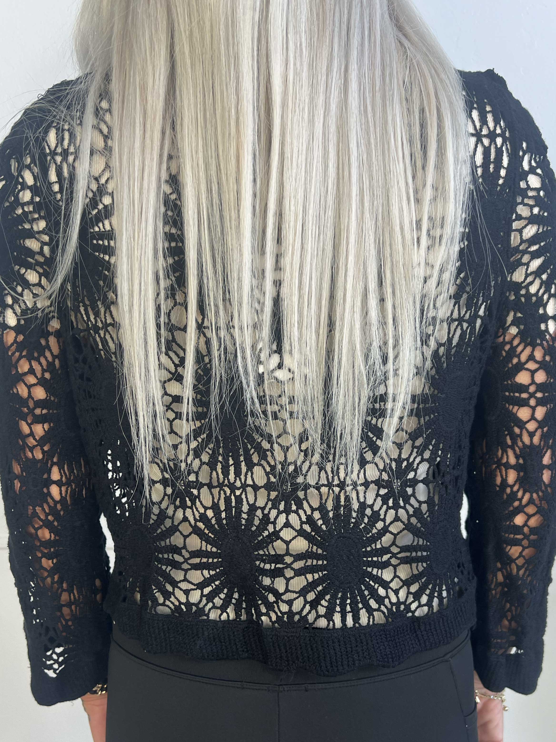 Helina - Kort hæklet cardigan i bomuld med knapper