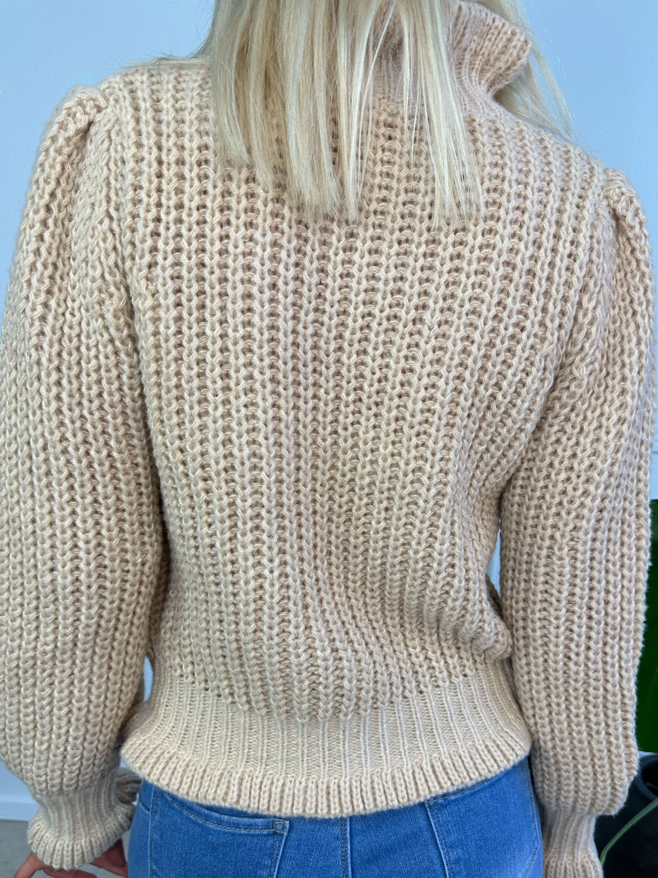 Hella - Tyk striktrøje med søde ballonærmer