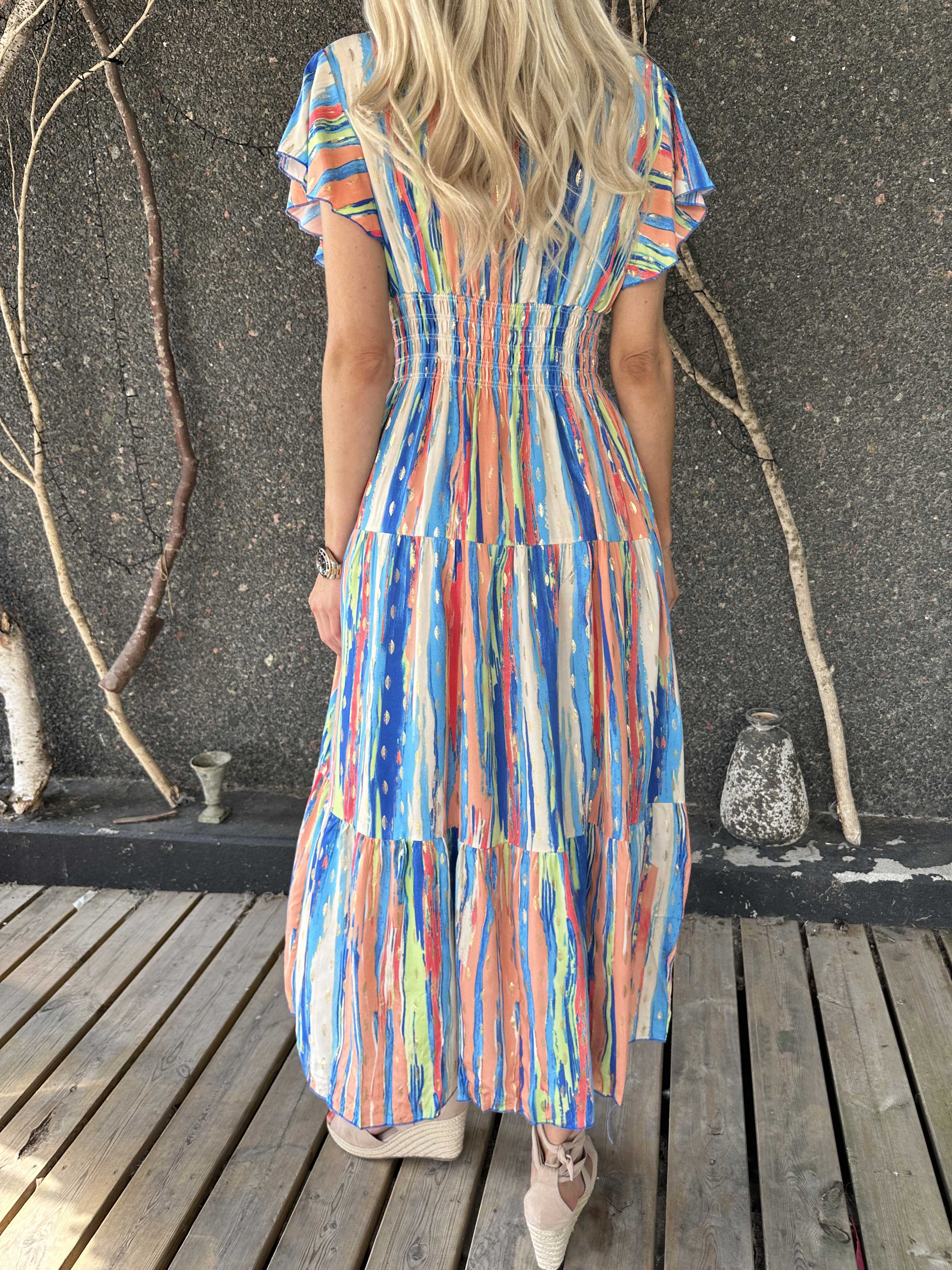 Hinata Stripe - Lang stribet kjole i viskose med smock