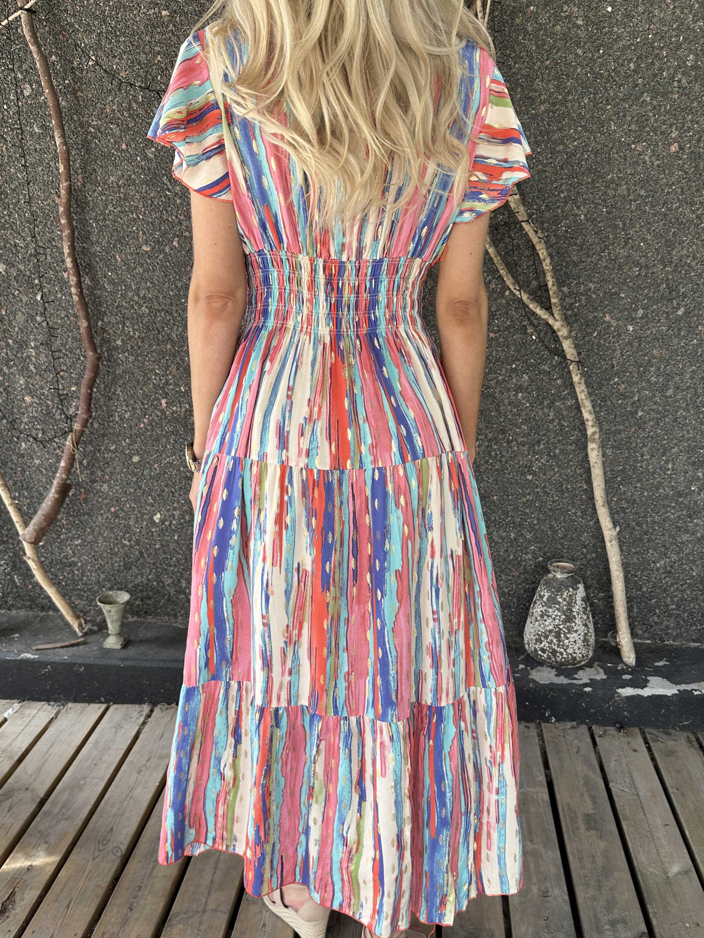 Hinata Stripe - Lang stribet kjole i viskose med smock