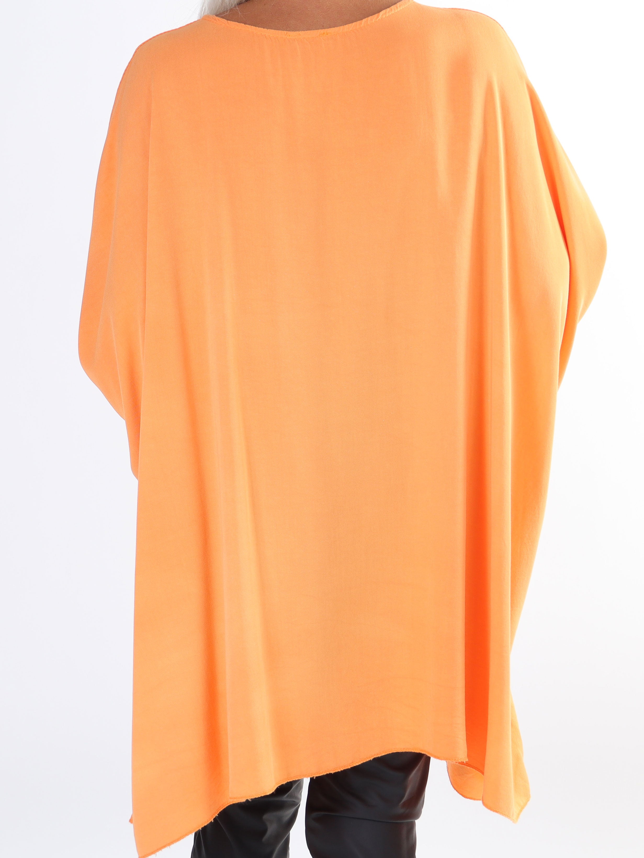 Hope Short - Cool plus size bluse med motiv foran