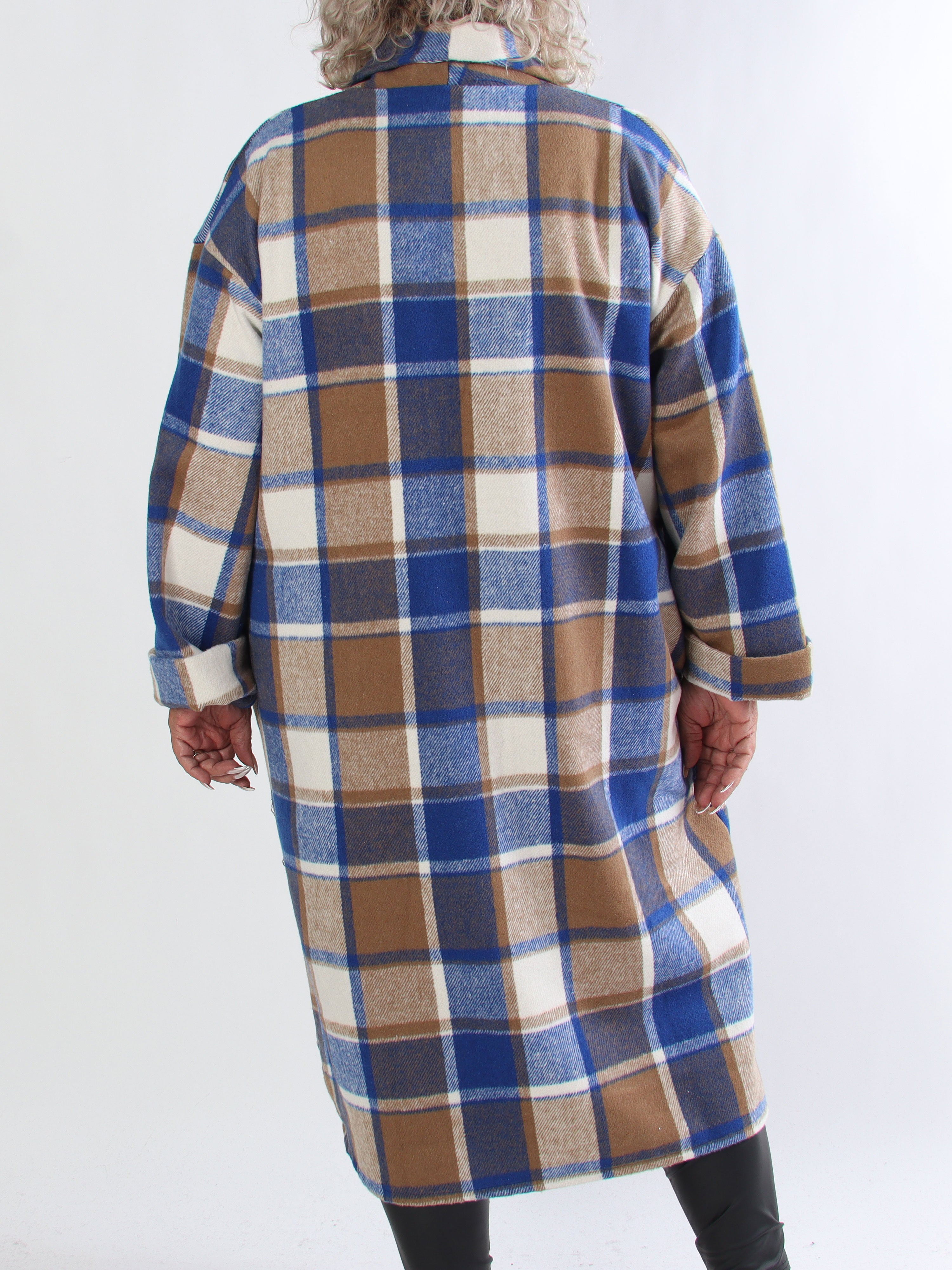 Karoline - Lang ternet plus size skjortejakke i viskose