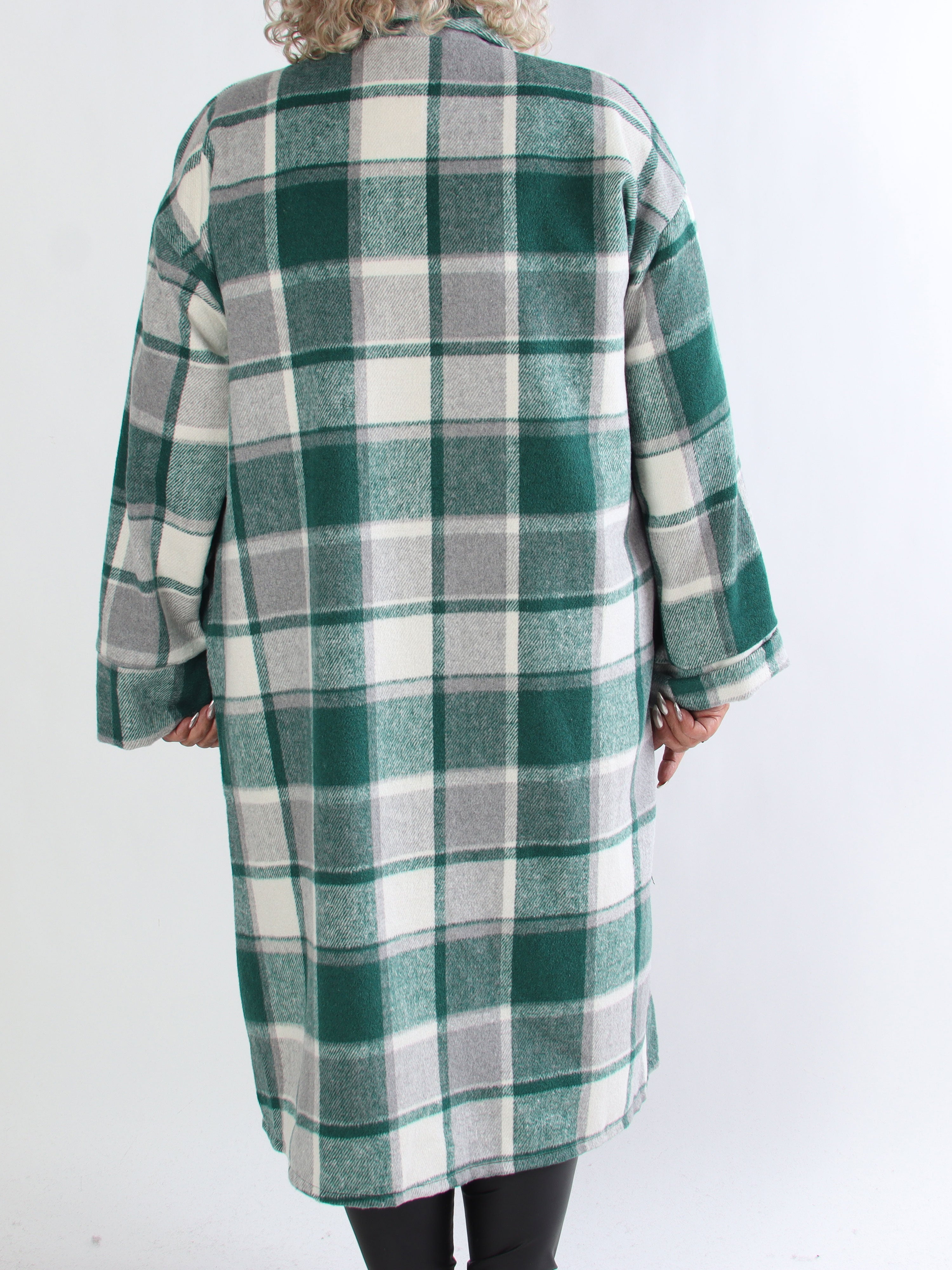 Karoline - Lang ternet plus size skjortejakke i viskose