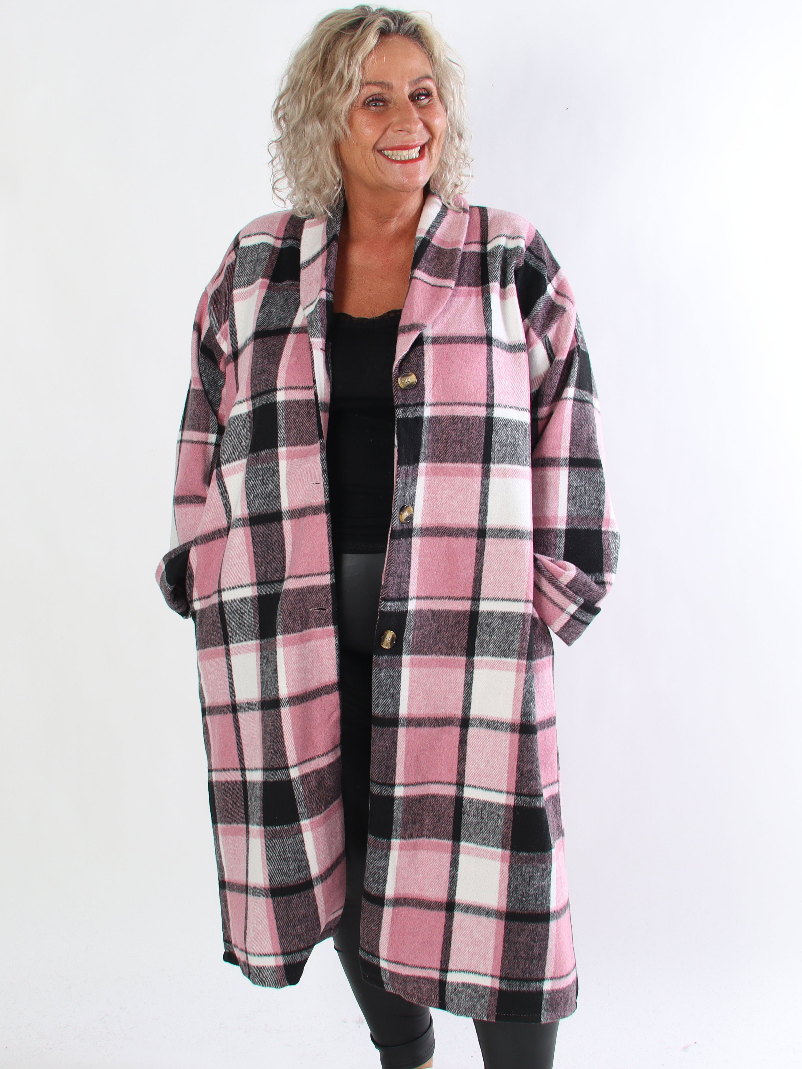 Karoline - Lang ternet plus size skjortejakke i viskose