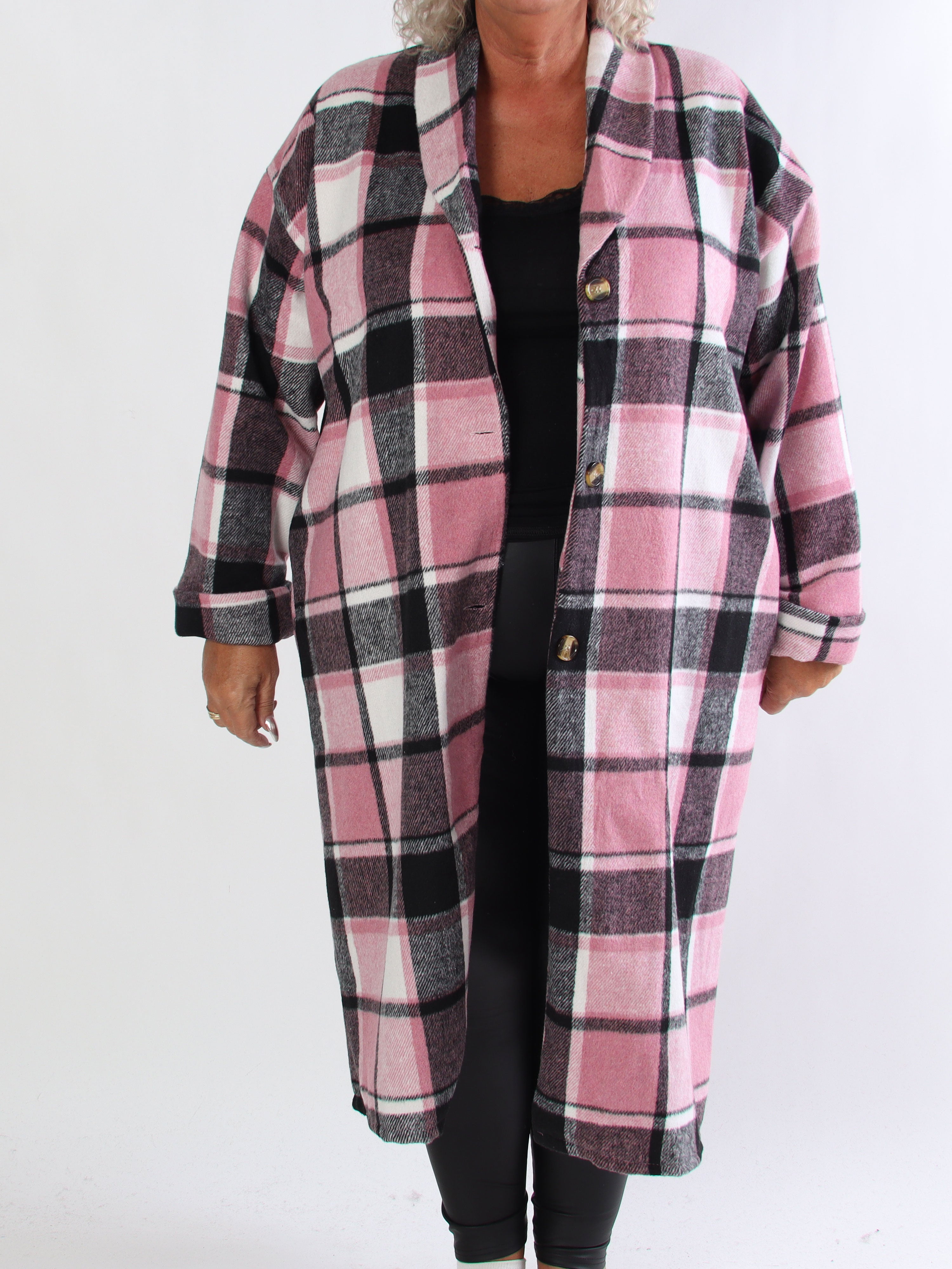 Karoline - Lang ternet plus size skjortejakke i viskose