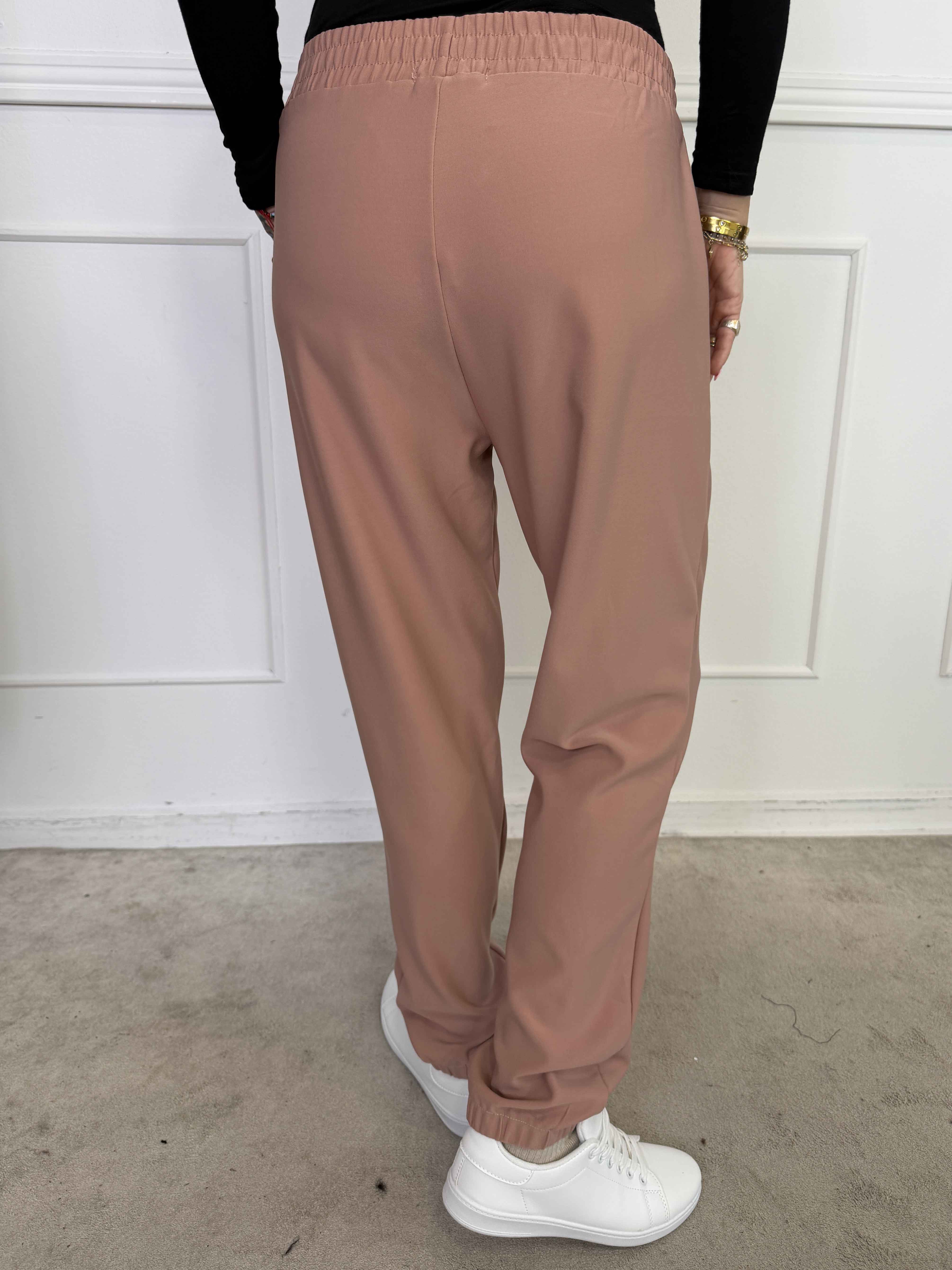 Iliona - Joggingbukser med elastik forenden af buksebenet