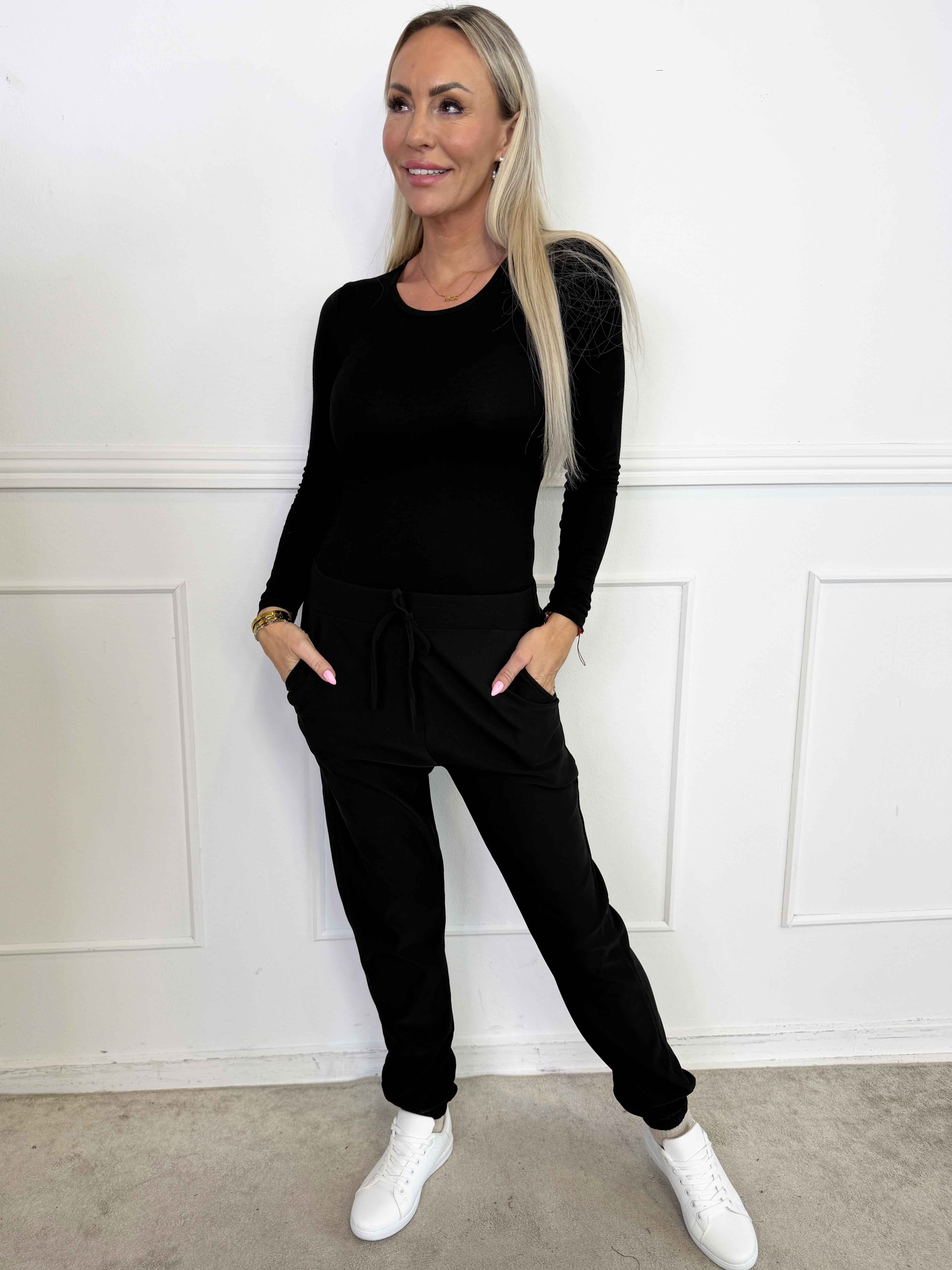 Iliona - Joggingbukser med elastik forenden af buksebenet