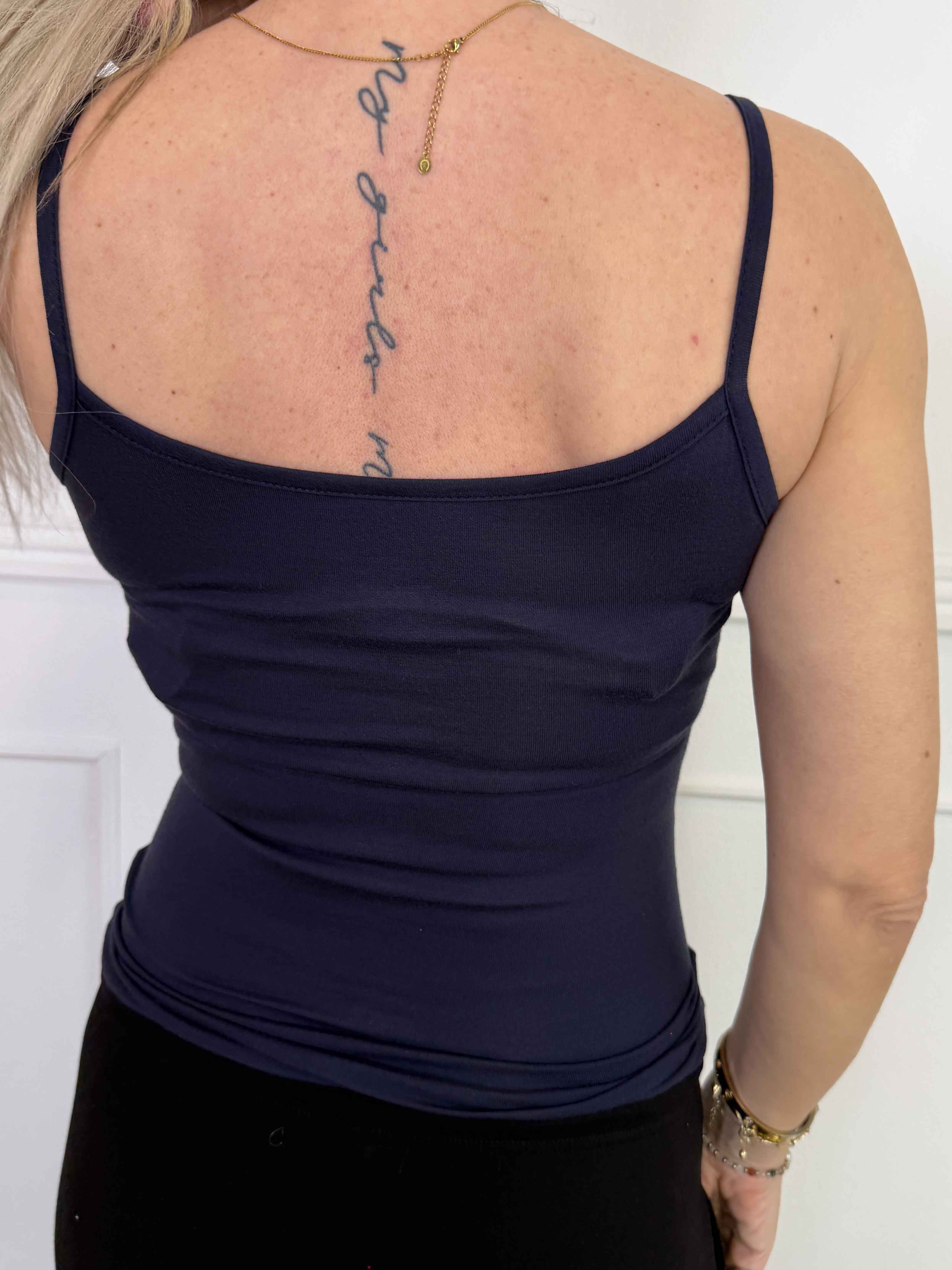 Fiona - Basis stroptop i blød viskose