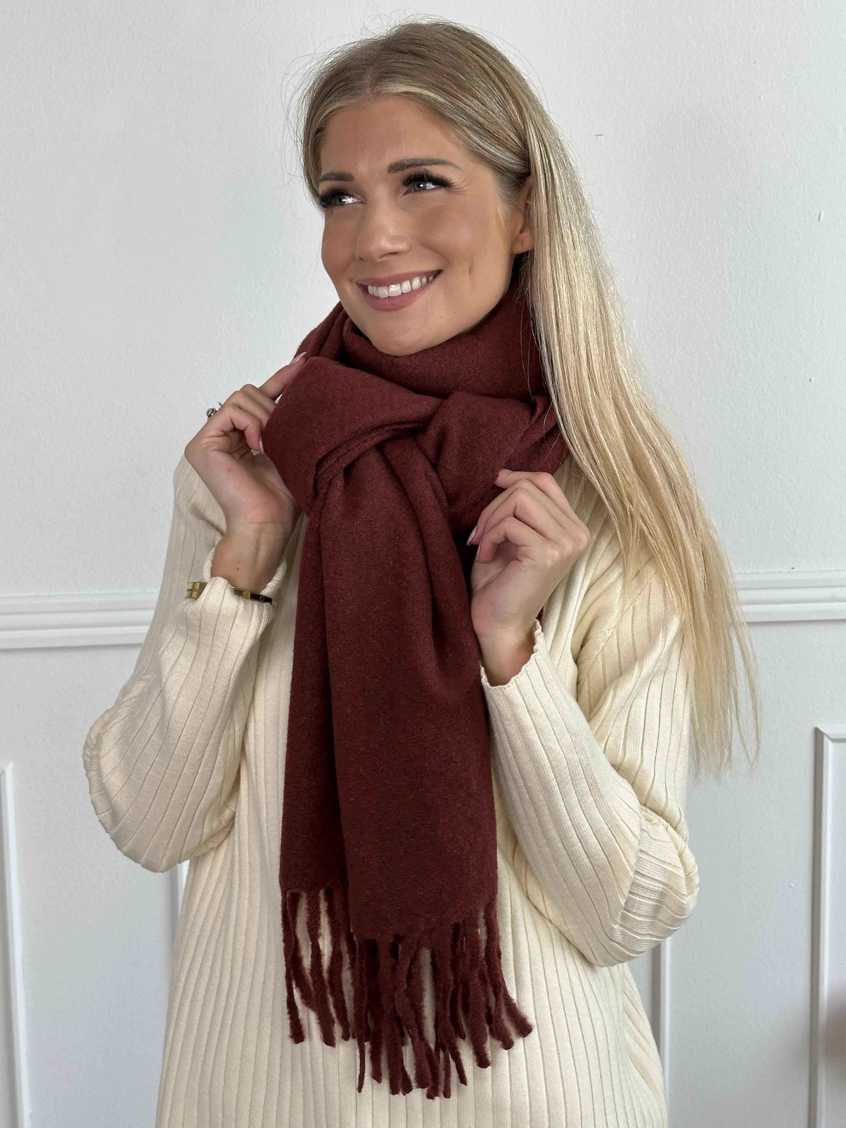 Ailany - Ensfarvet tørklæde i viskose og uld