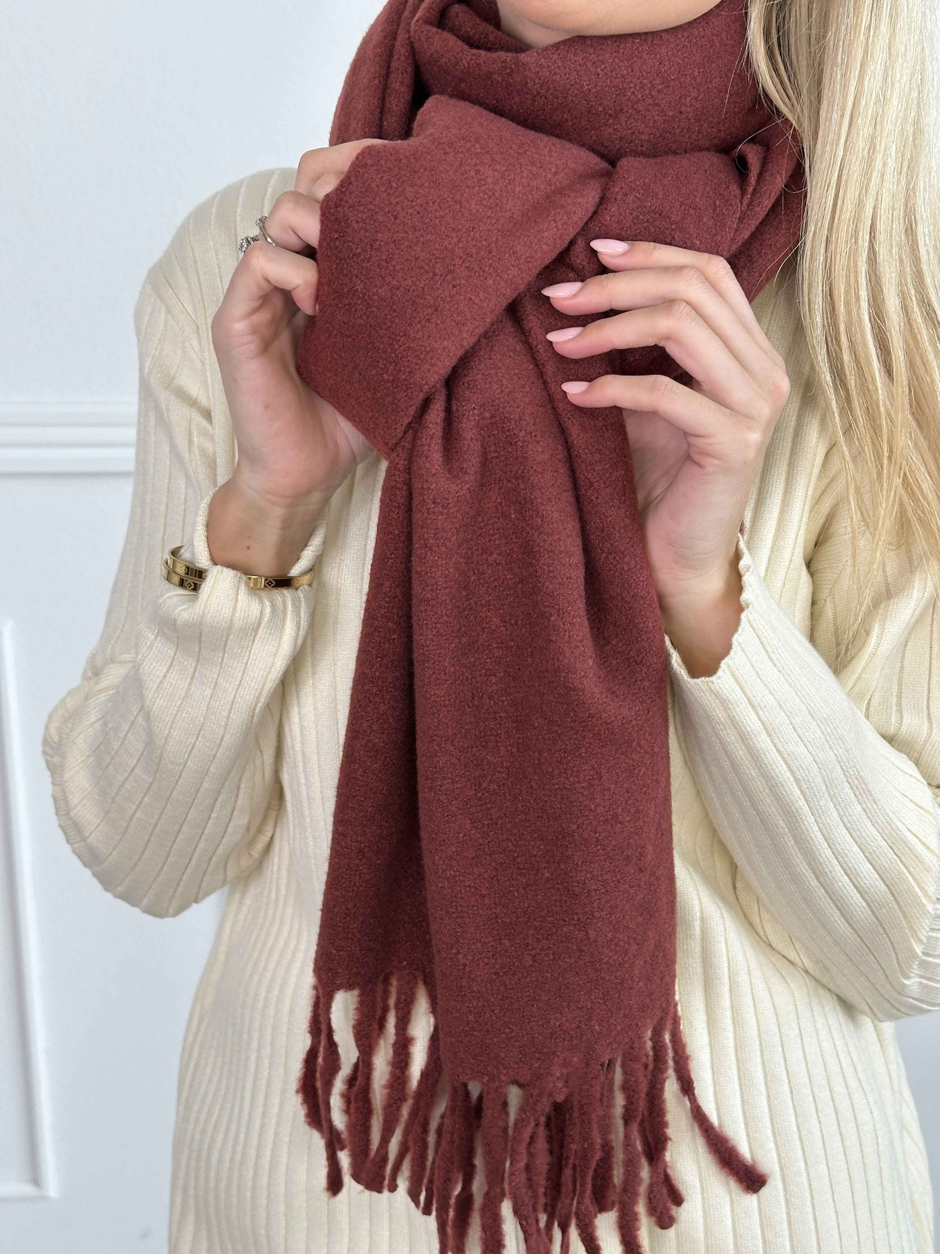 Ailany - Ensfarvet tørklæde i viskose og uld