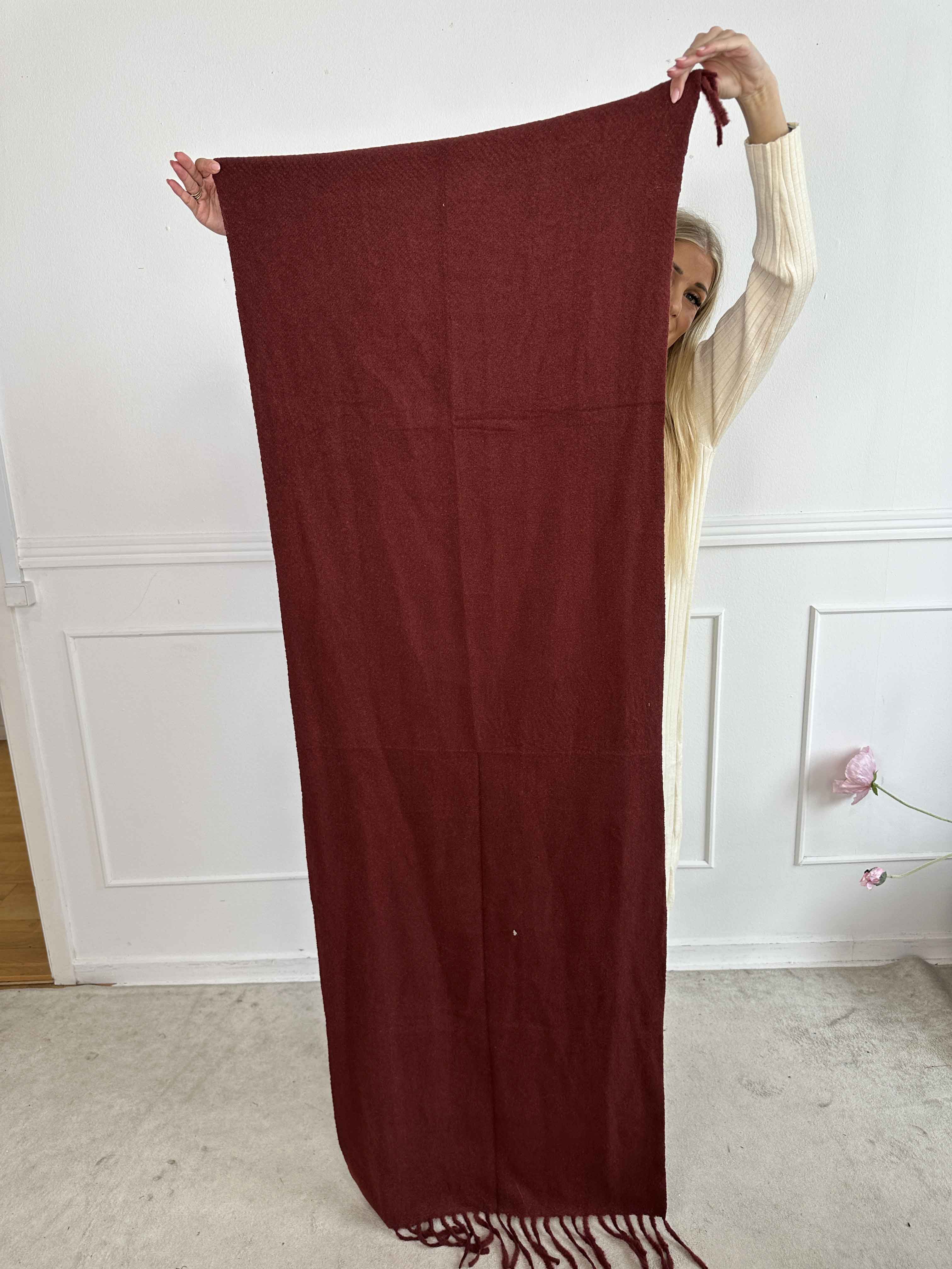 Ailany - Ensfarvet tørklæde i viskose og uld