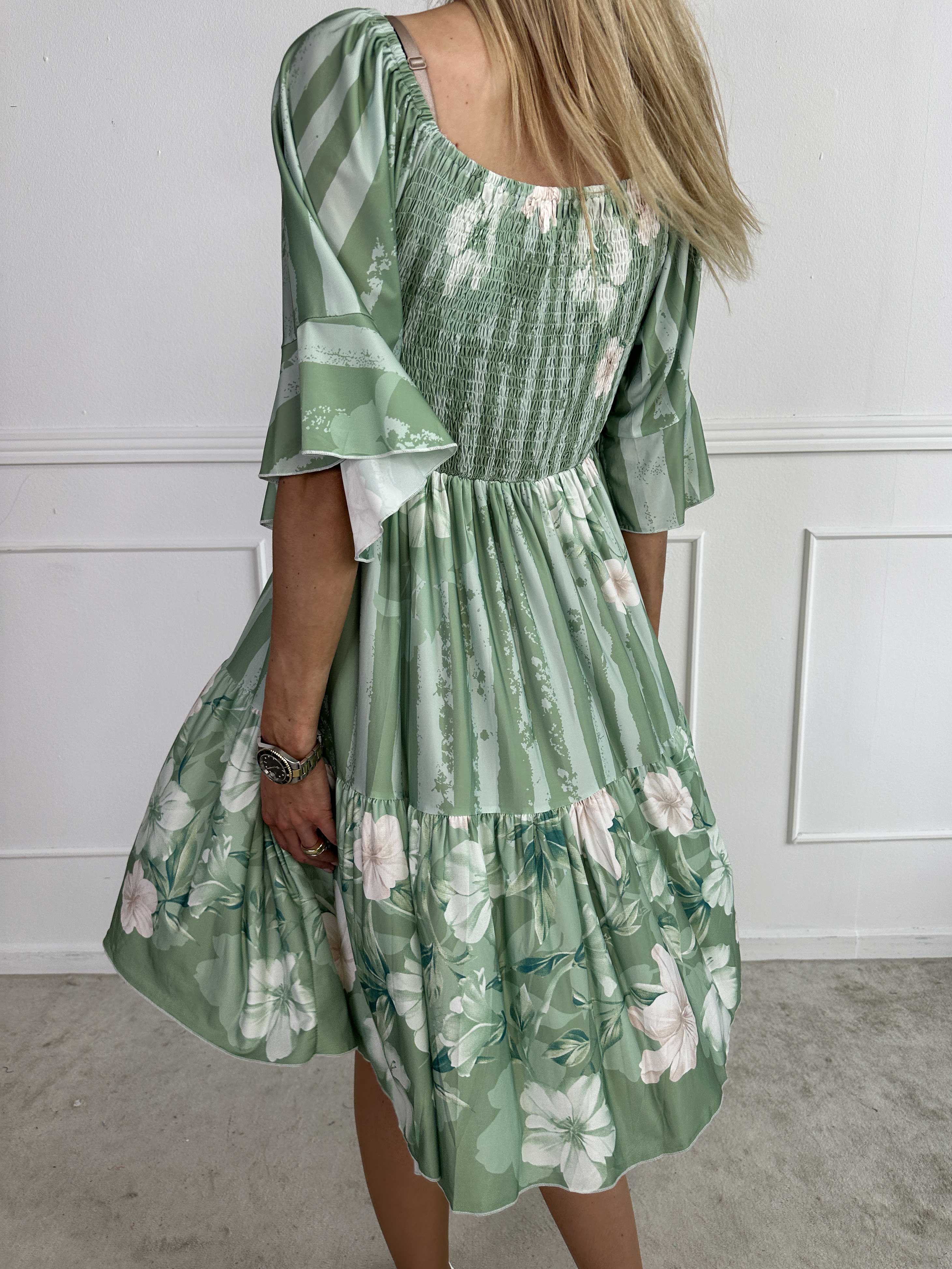 Elna Floral Stripe Short - Blomstret elastisk kjole med smock over brystet