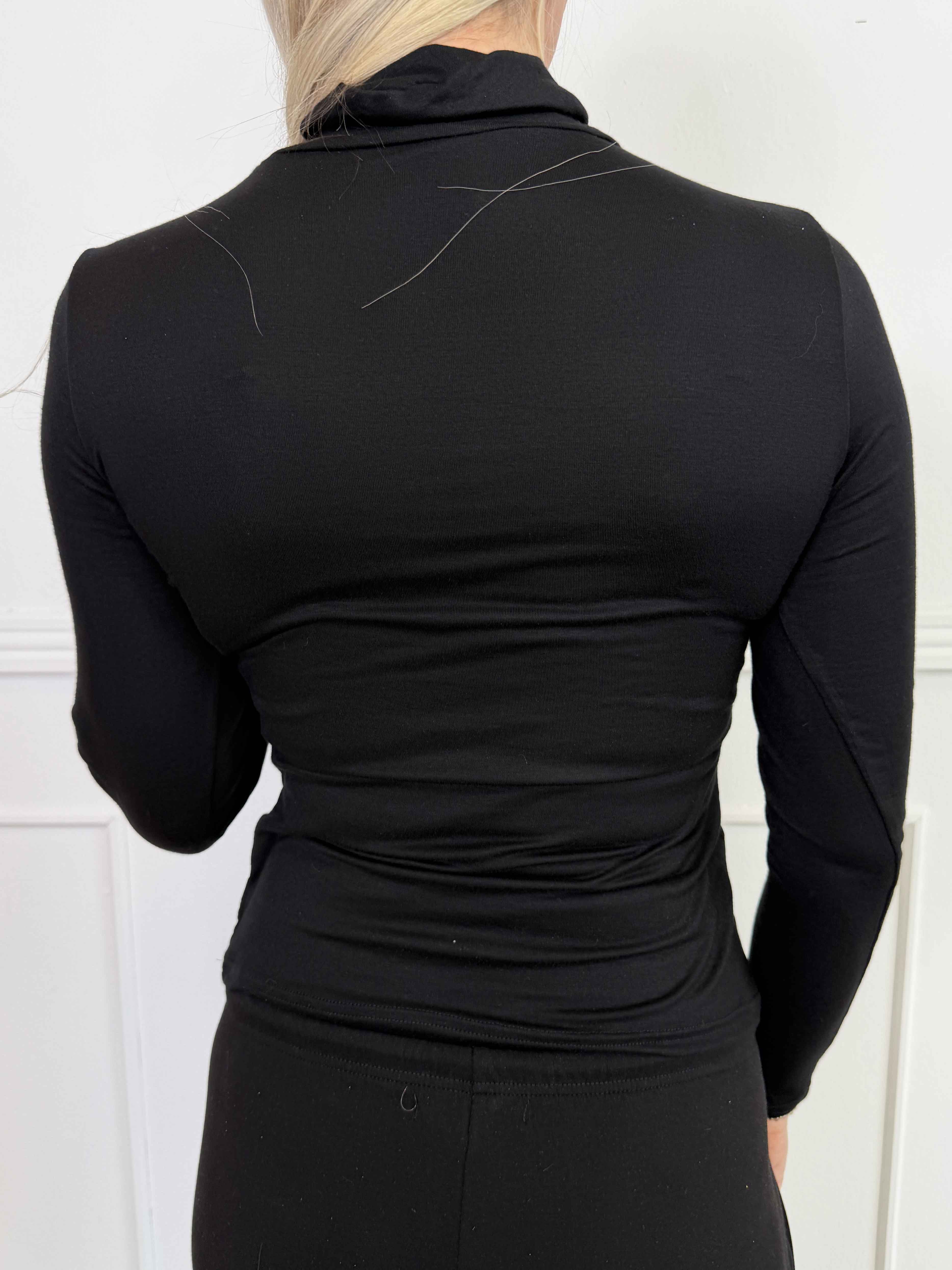 Noras - Langærmet basis bluse i viskose med turtleneck