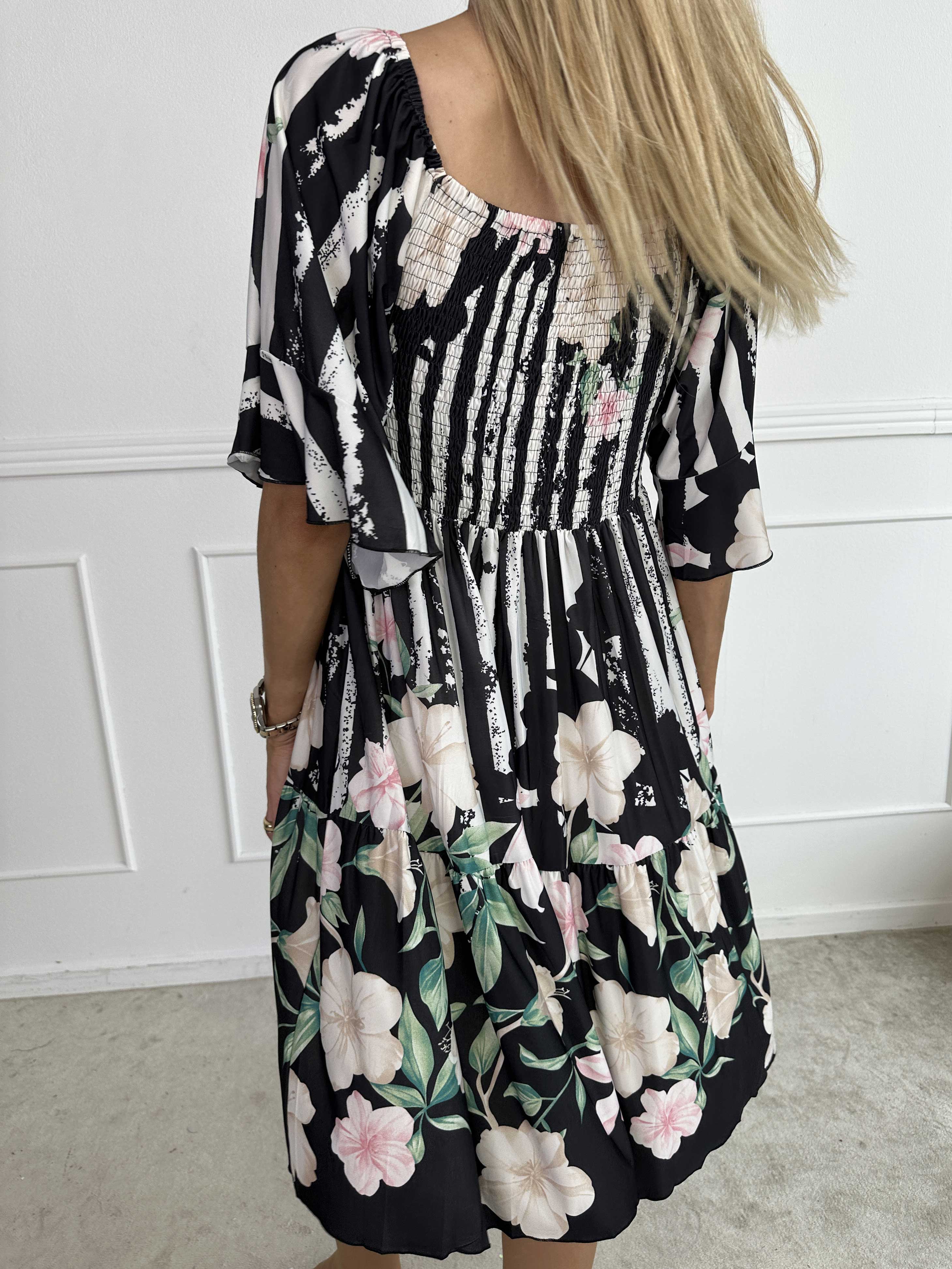 Elna Floral Stripe Short - Blomstret elastisk kjole med smock over brystet