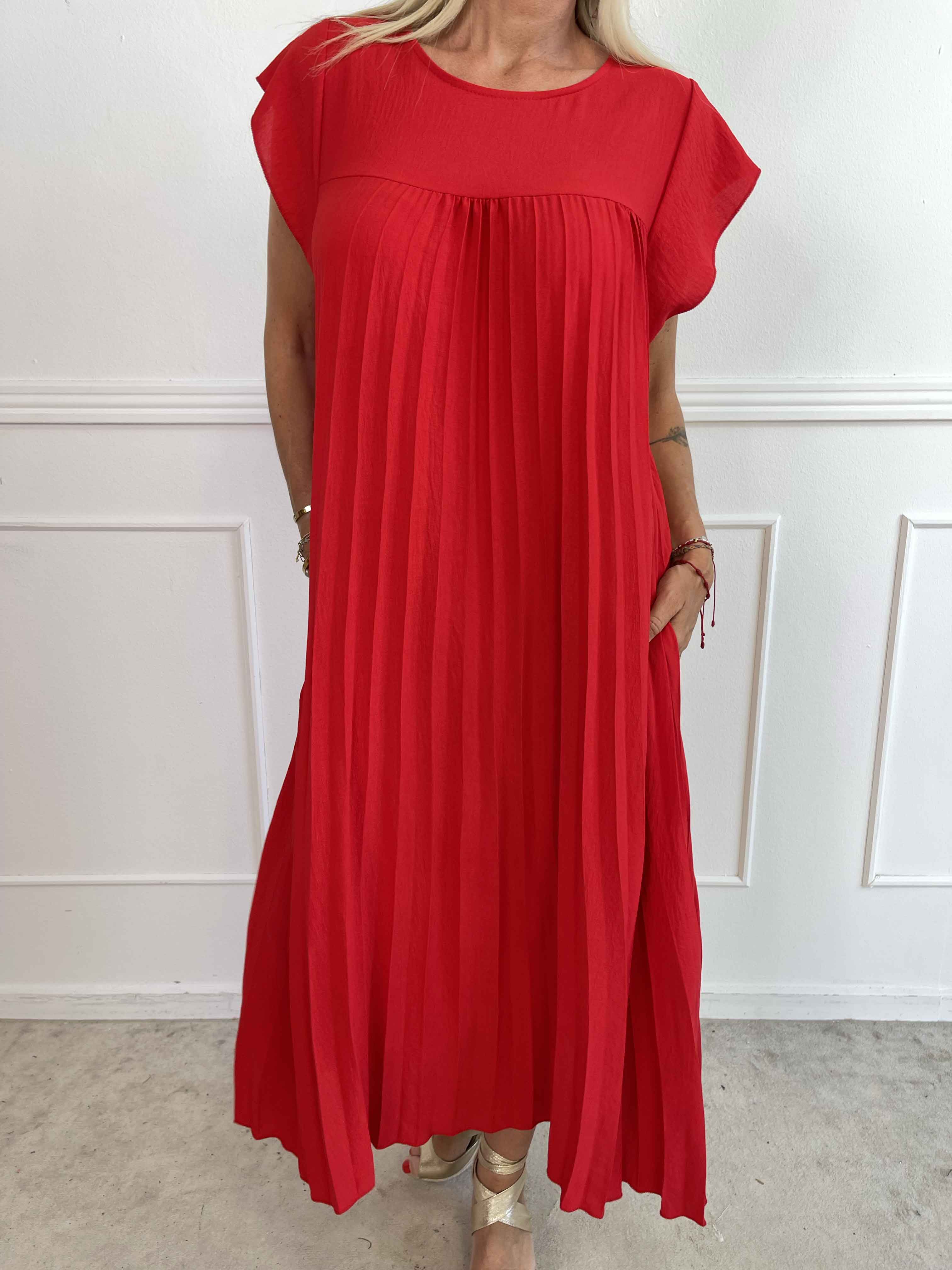 Nancy - Lang kjole med plisseringer og flæseærmer